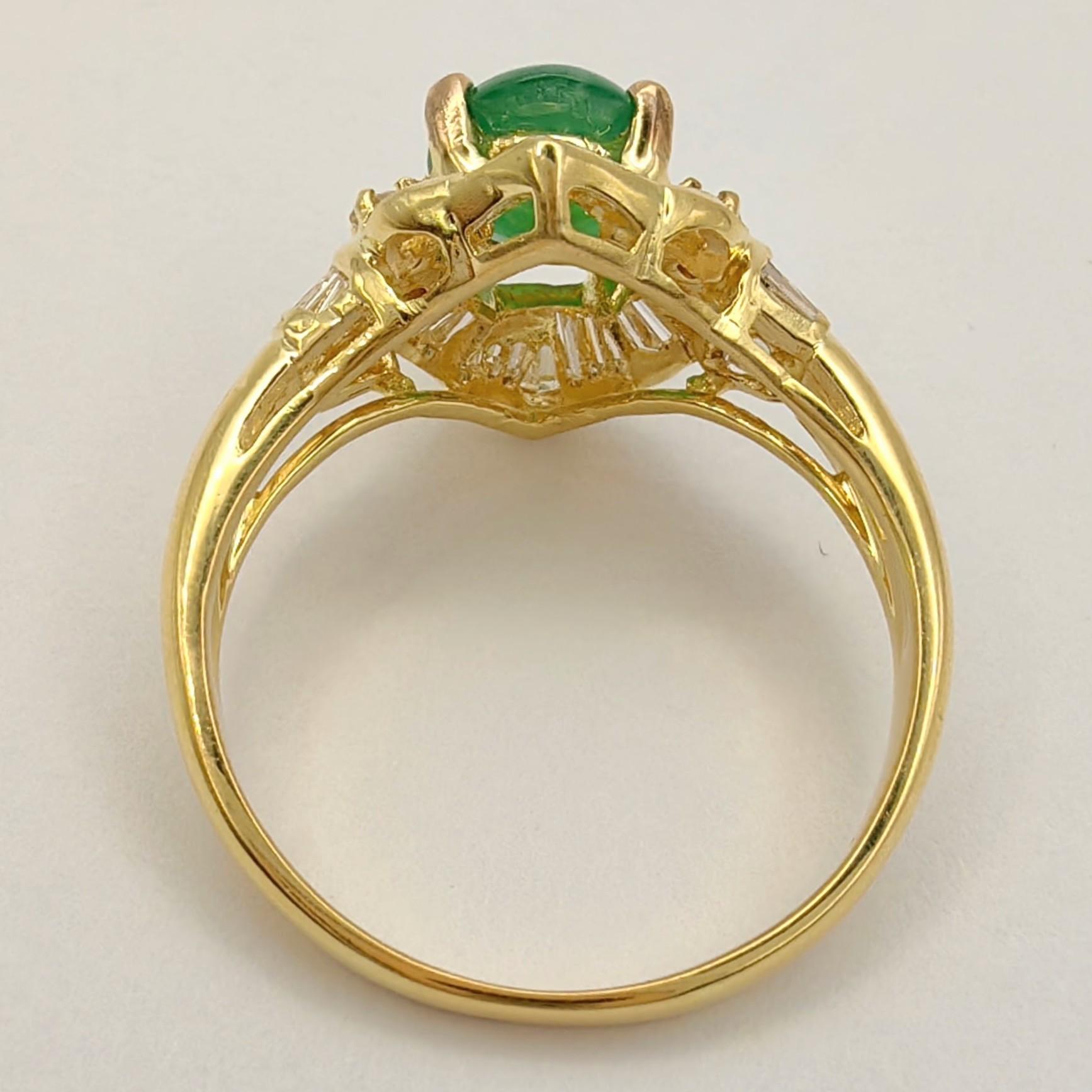 Women's Vintage 1.56ct Oval Cabochon Apple Green Jadeite Jade Diamond Ring in 20k Gold For Sale