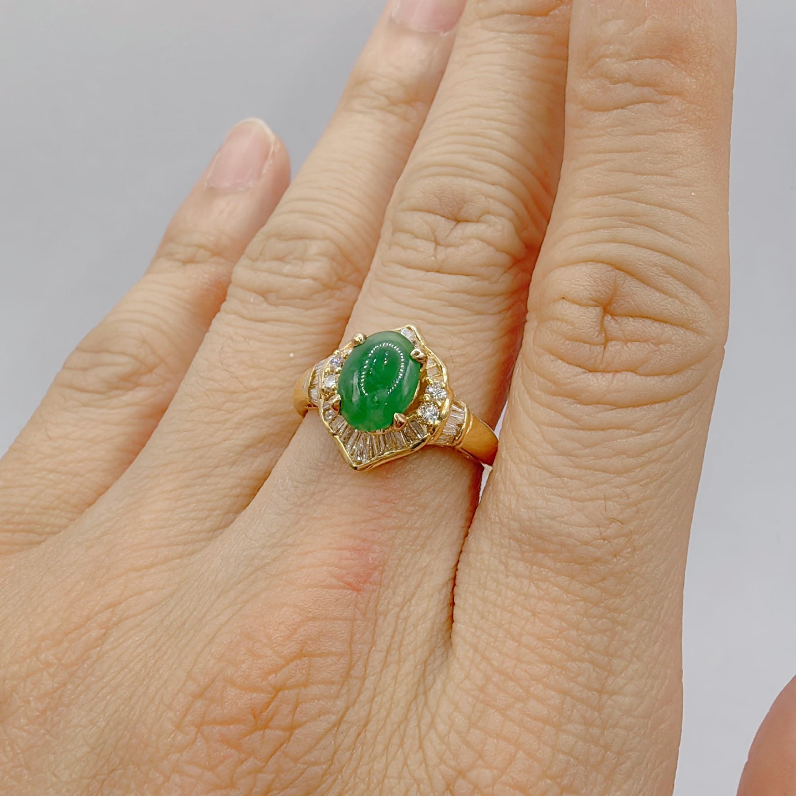 Vintage 1.56ct Oval Cabochon Apple Green Jadeite Jade Diamond Ring in 20k Gold For Sale 2