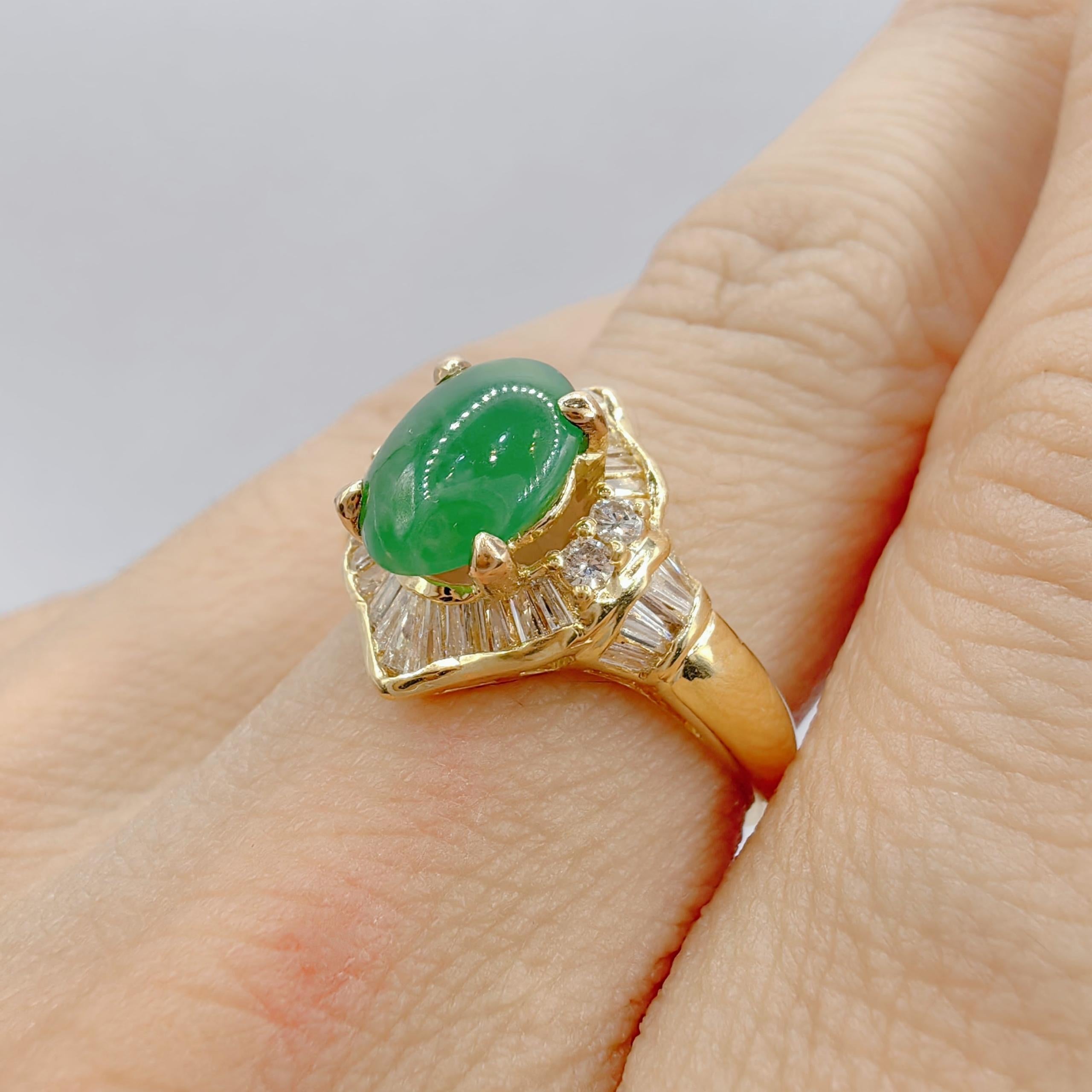 Vintage 1.56ct Oval Cabochon Apple Green Jadeite Jade Diamond Ring in 20k Gold For Sale 3