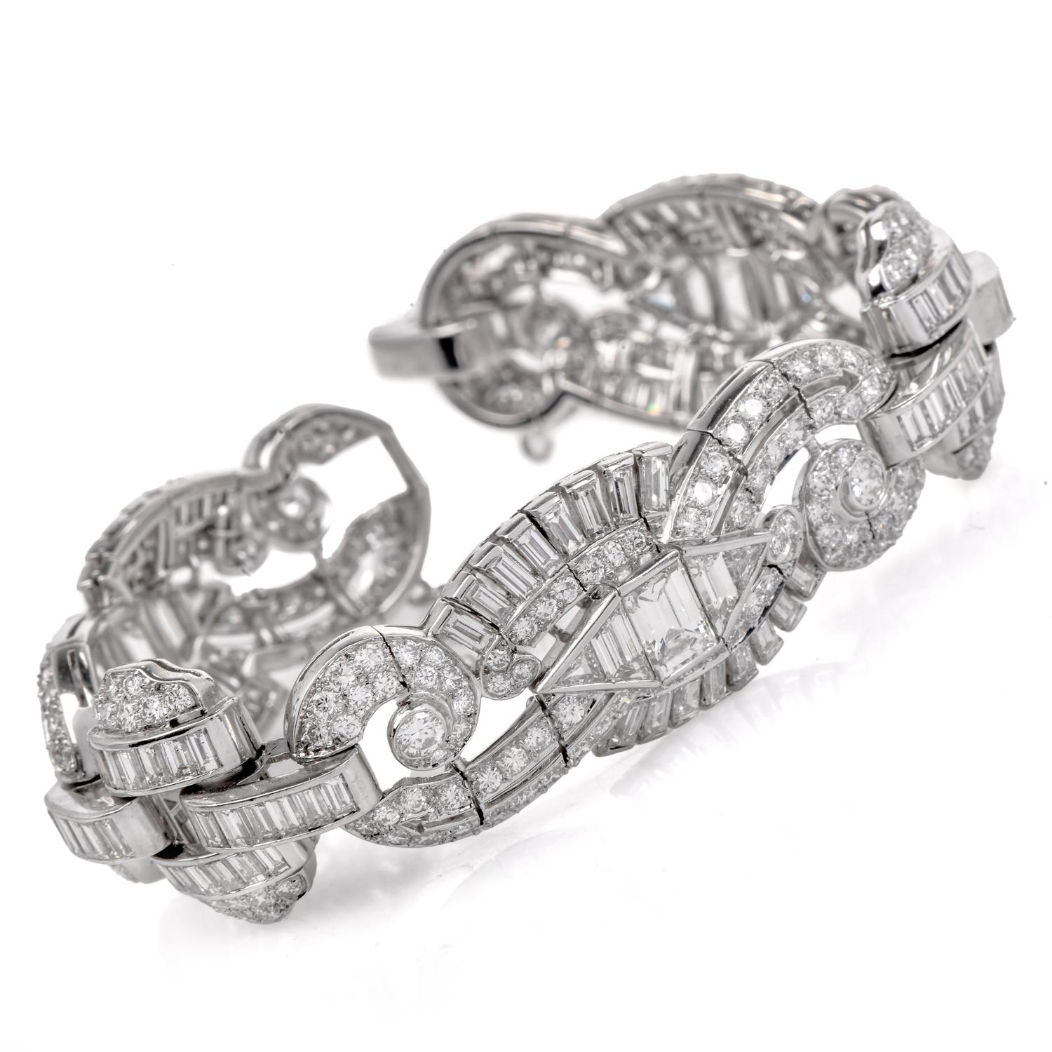Round Cut Vintage 17.75cts Emerald-Round Diamond Platinum Luxurious Bracelet For Sale