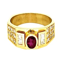 Vintage 1.58 Carat Ruby and Diamonds 18 Karat Gold Statement Ring