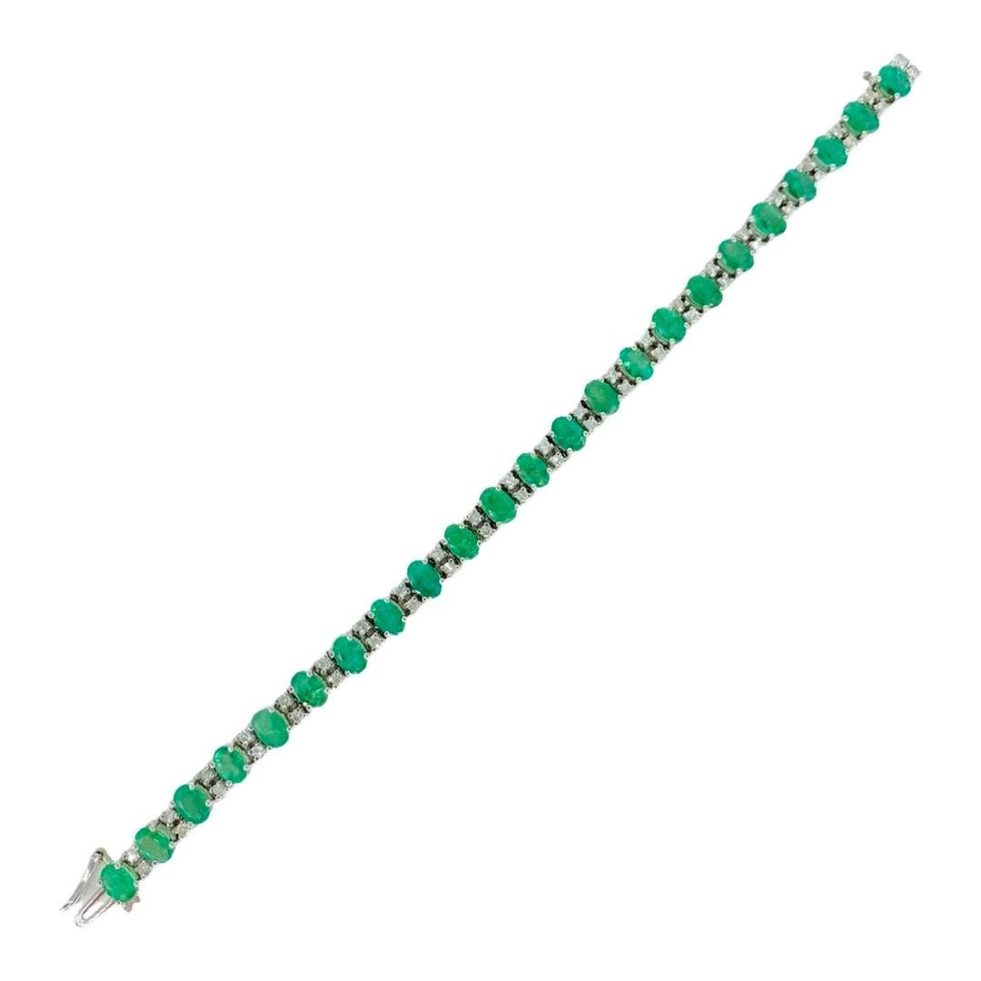 Oval Cut Vintage 15.92 Carat Total Weight Emerald and Diamonds Tennis Bracelet White Gold For Sale