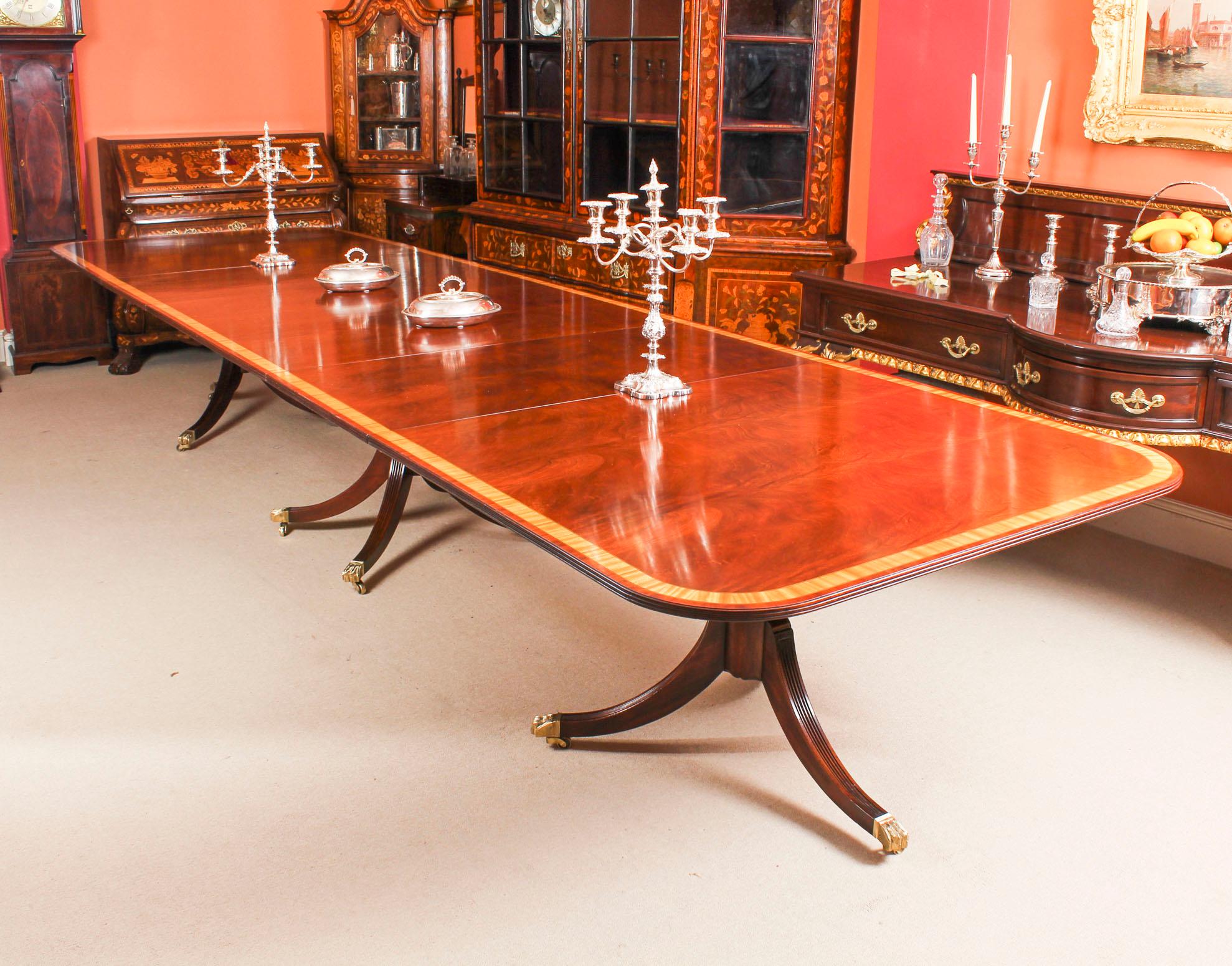 This is a superb large vintage handmade dining table in elegant Regency style, by the master cabinetmakers Arthur Brett, crafted in flame mahogany and featuring superb satinwood crossbanded decoration to the top, dating from the mid-20th