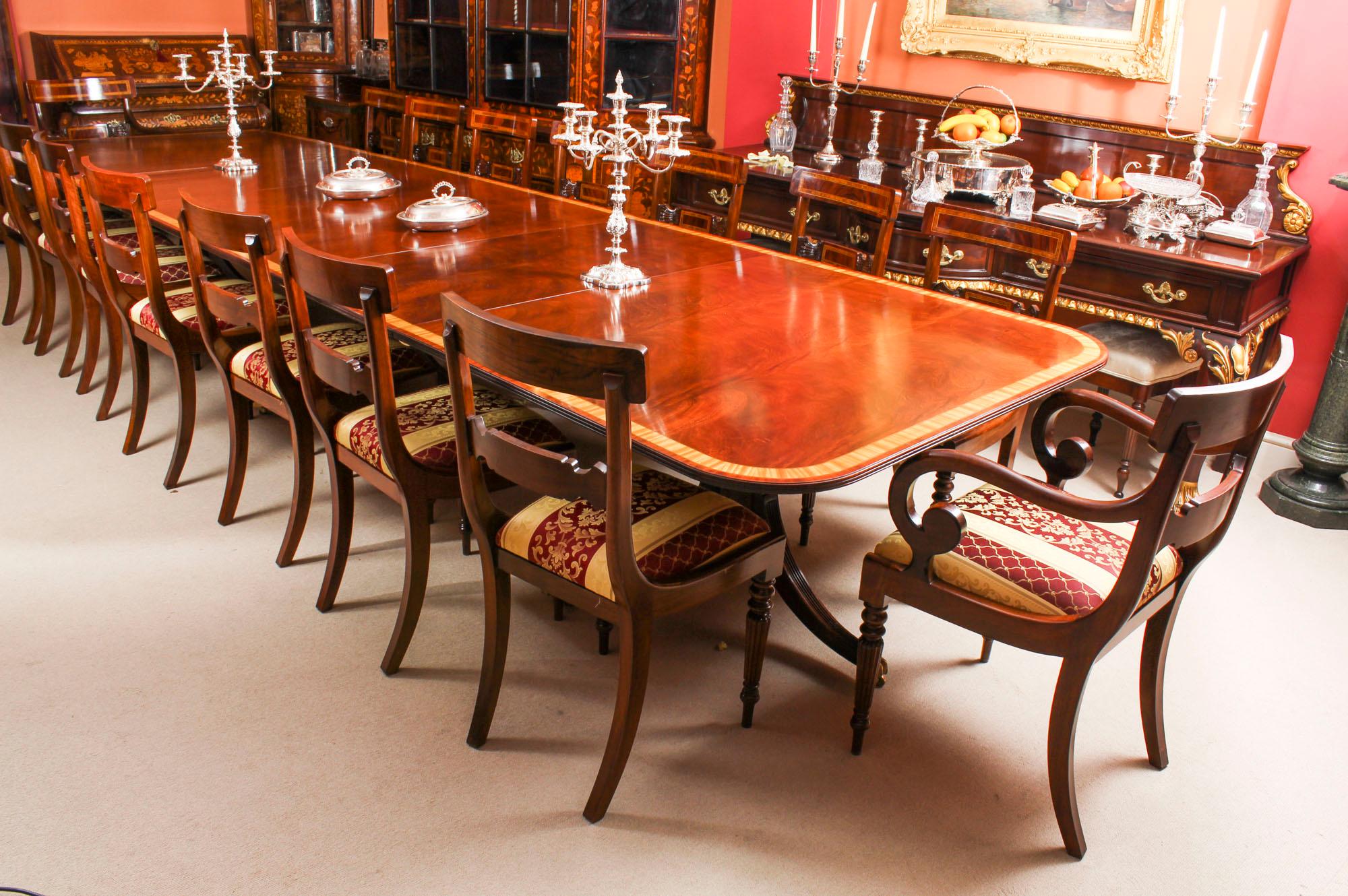 Vintage Regency Style Arthur Brettt Dining Table, Mid-20th Century In Good Condition In London, GB