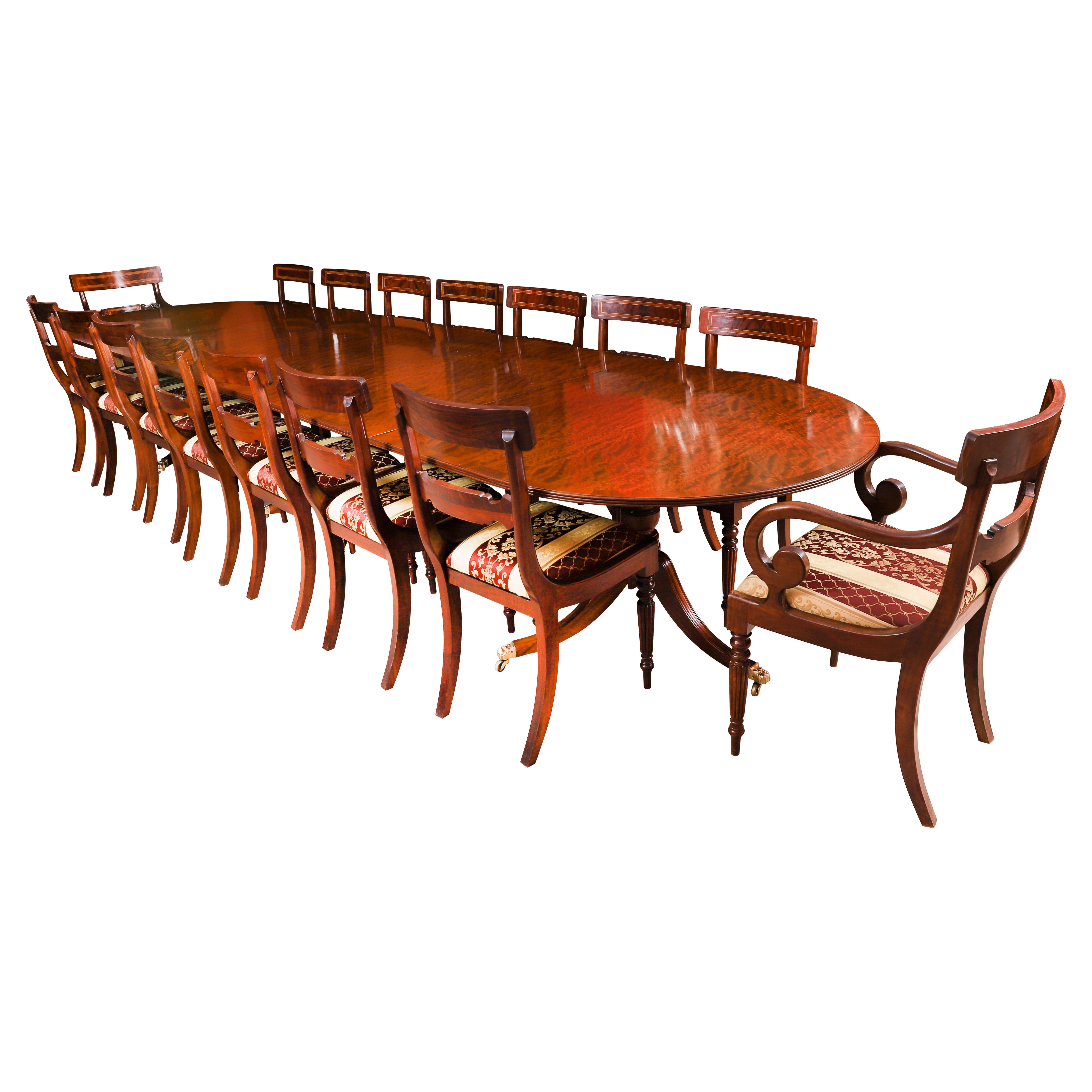 Vintage 15ft Regency Revival 3 pillar dining table & 16 chairs Mid 20th Century en venta