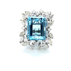 Vintage 16 Carat Aquamarine and Diamonds Cocktail Ring in 14 Karat White Gold
