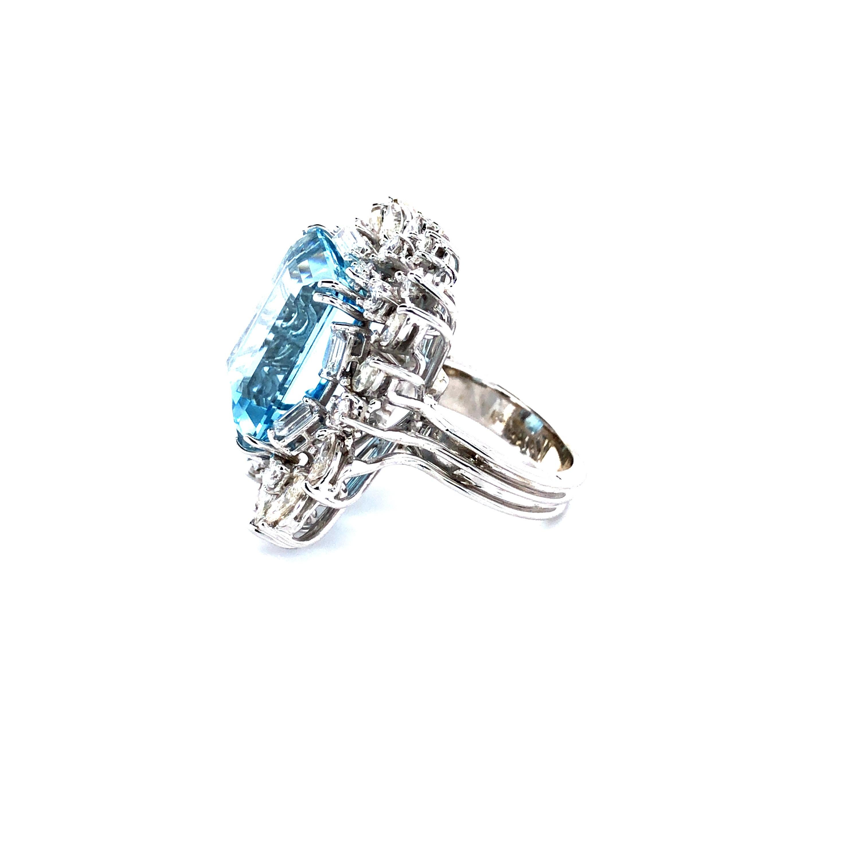 Vintage 16 Carat Aquamarine and Diamonds Cocktail Ring in 14 Karat White Gold 1