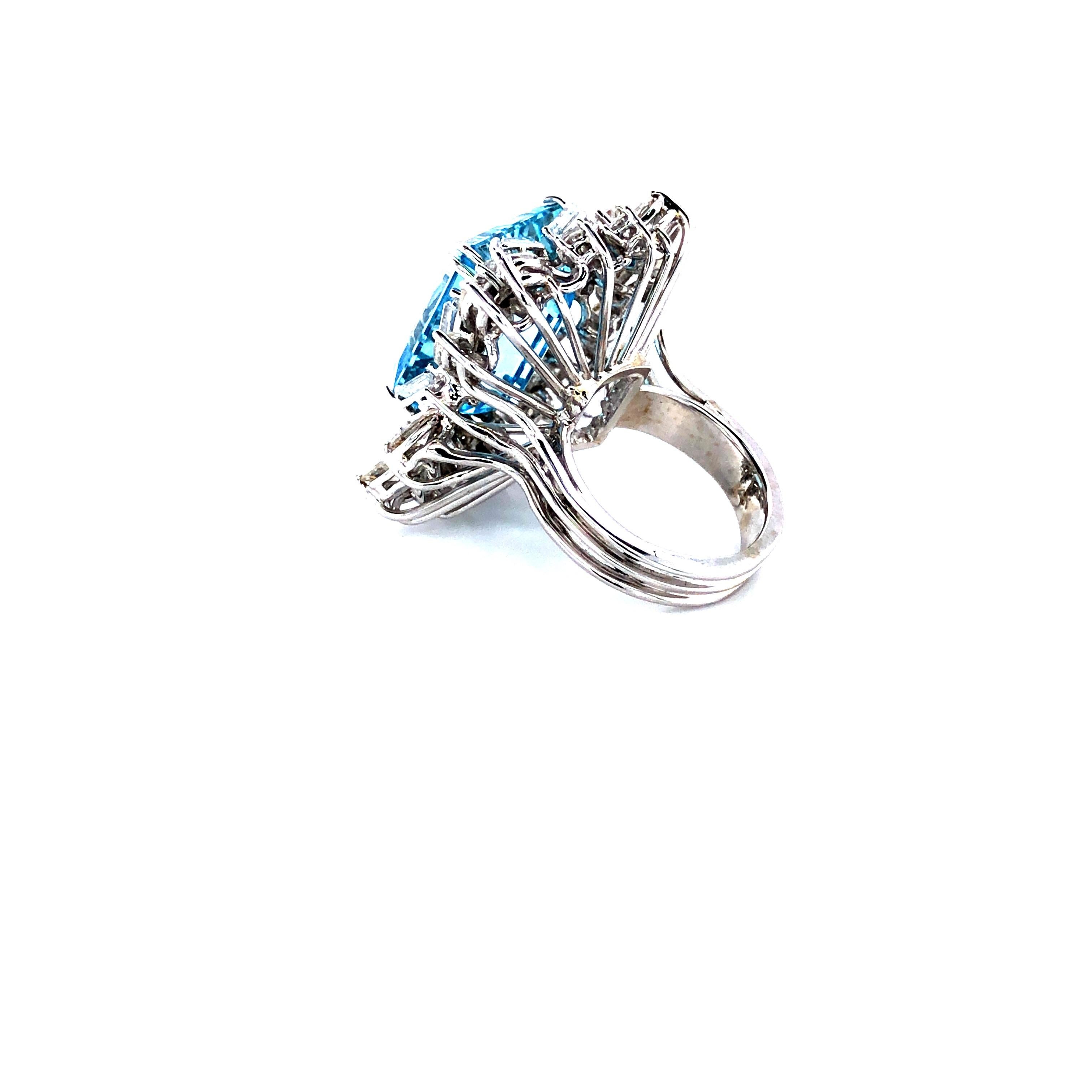 Vintage 16 Carat Aquamarine and Diamonds Cocktail Ring in 14 Karat White Gold 2