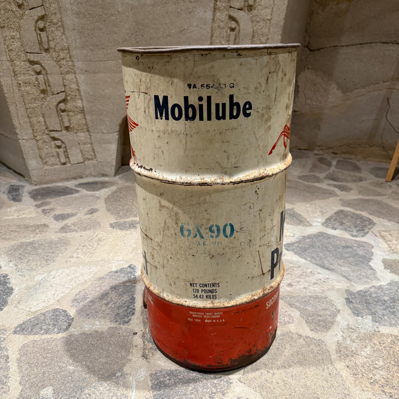 For your consideration, a vintage 16 Gallon Pegasus MOBIL Oil/Grease Drum Barrel. 
Vintage unrestored condition. 

Dimensions: 27.63 H x 15 Diameter. 

Delivery within 200 miles from San Diego CA is available for an additional fee. (LA, OC,