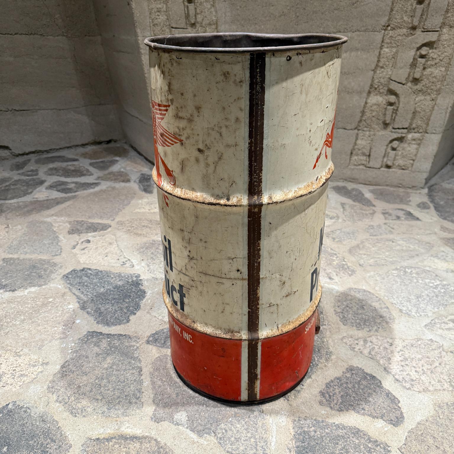 American Vintage 16 Gallon Pegasus Mobil Oil/Grease Drum Barrel For Sale