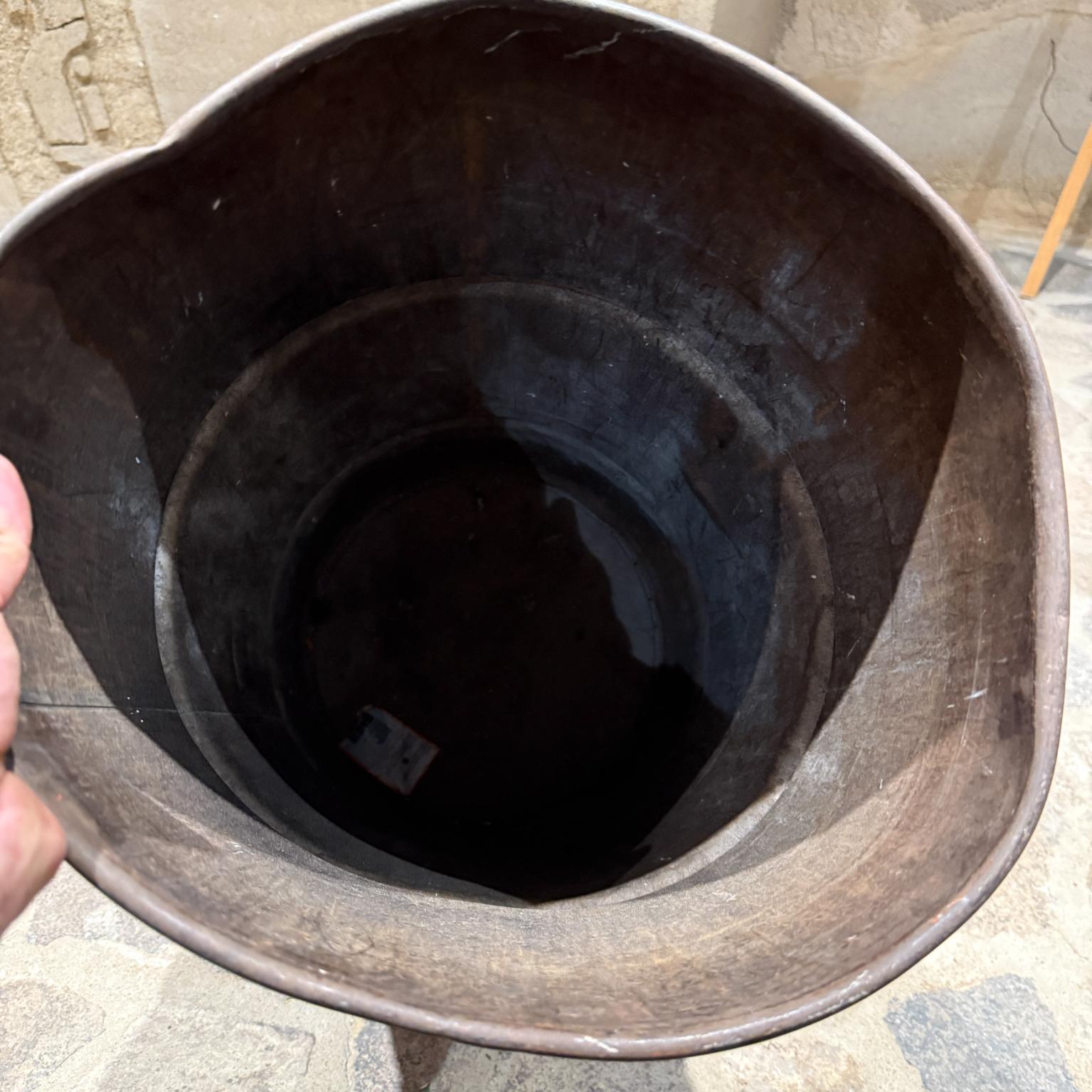 Vintage 16 Gallon Pegasus Mobil Oil/Grease Drum Barrel In Fair Condition For Sale In Chula Vista, CA