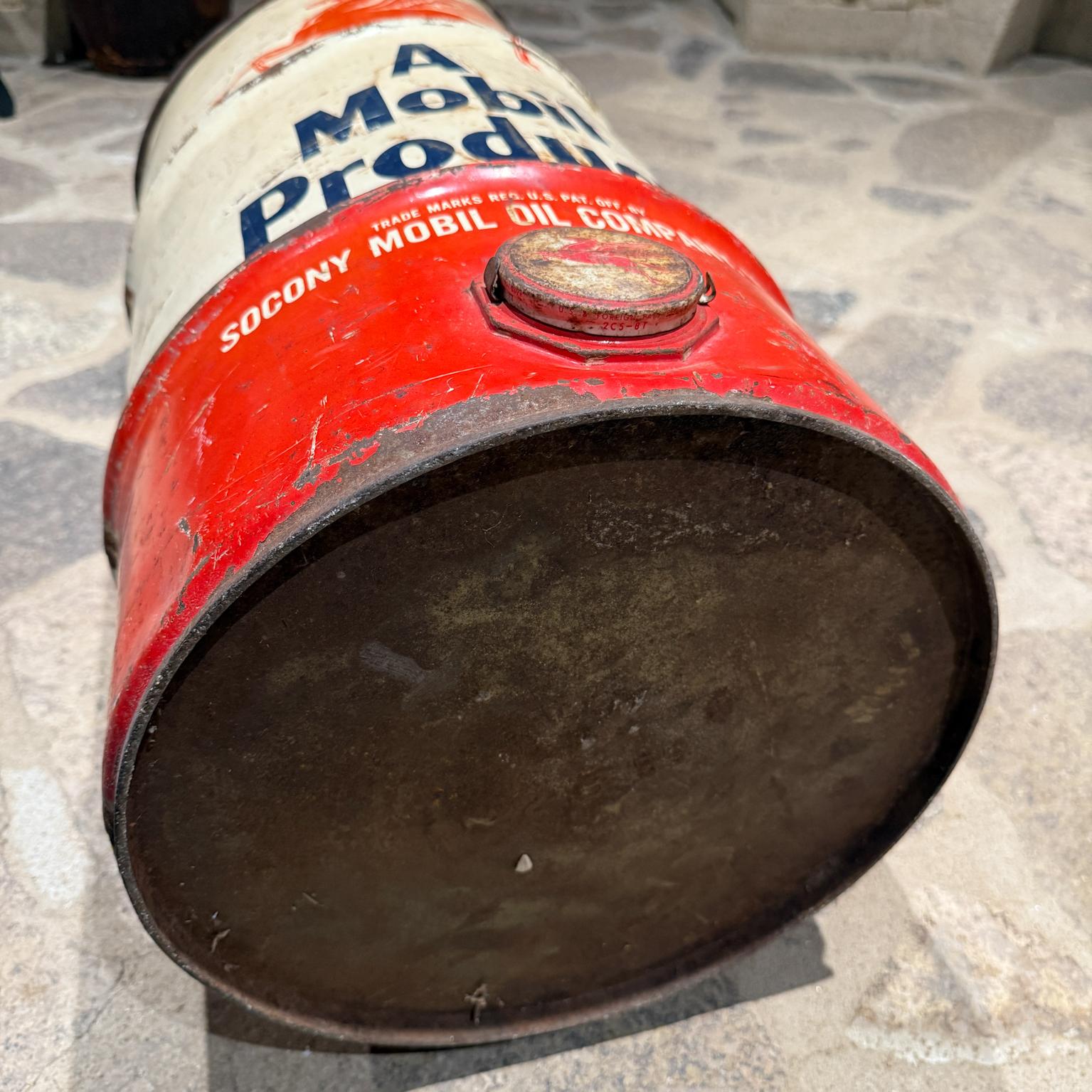 Vintage 16 Gallon Pegasus Mobil Oil/Grease Drum Barrel For Sale 2
