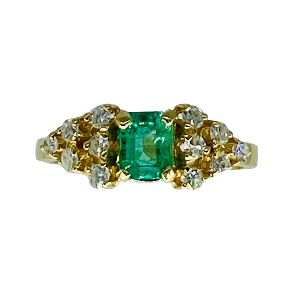 Vintage 1.60 Carat Emerald and Diamonds Cocktail Cluster Ring 18k Gold