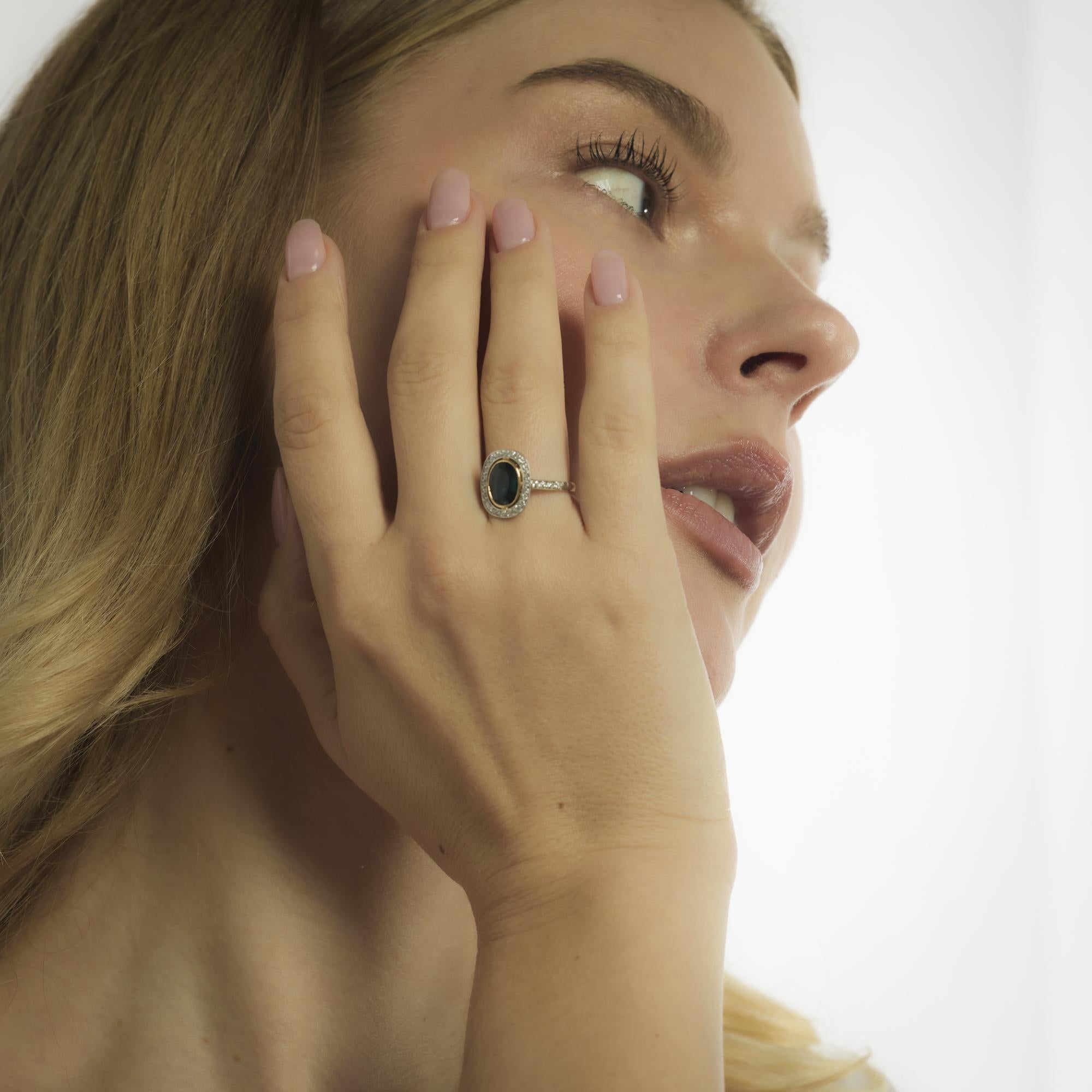 Vintage 1,60 Karat grüner Saphir Diamant Platin Cluster Ring (Ovalschliff) im Angebot