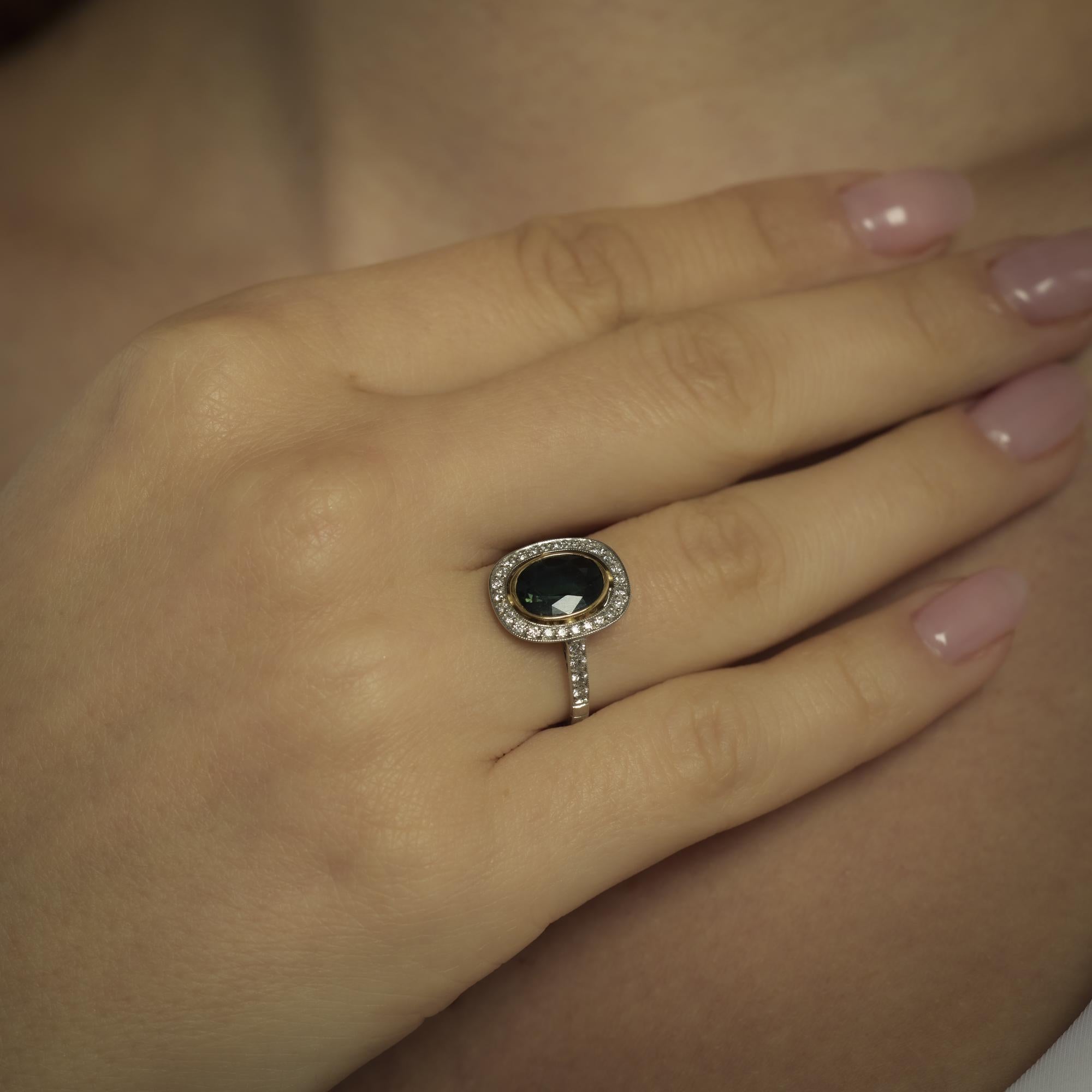 Vintage 1,60 Karat grüner Saphir Diamant Platin Cluster Ring im Zustand „Gut“ im Angebot in Beverly Hills, CA