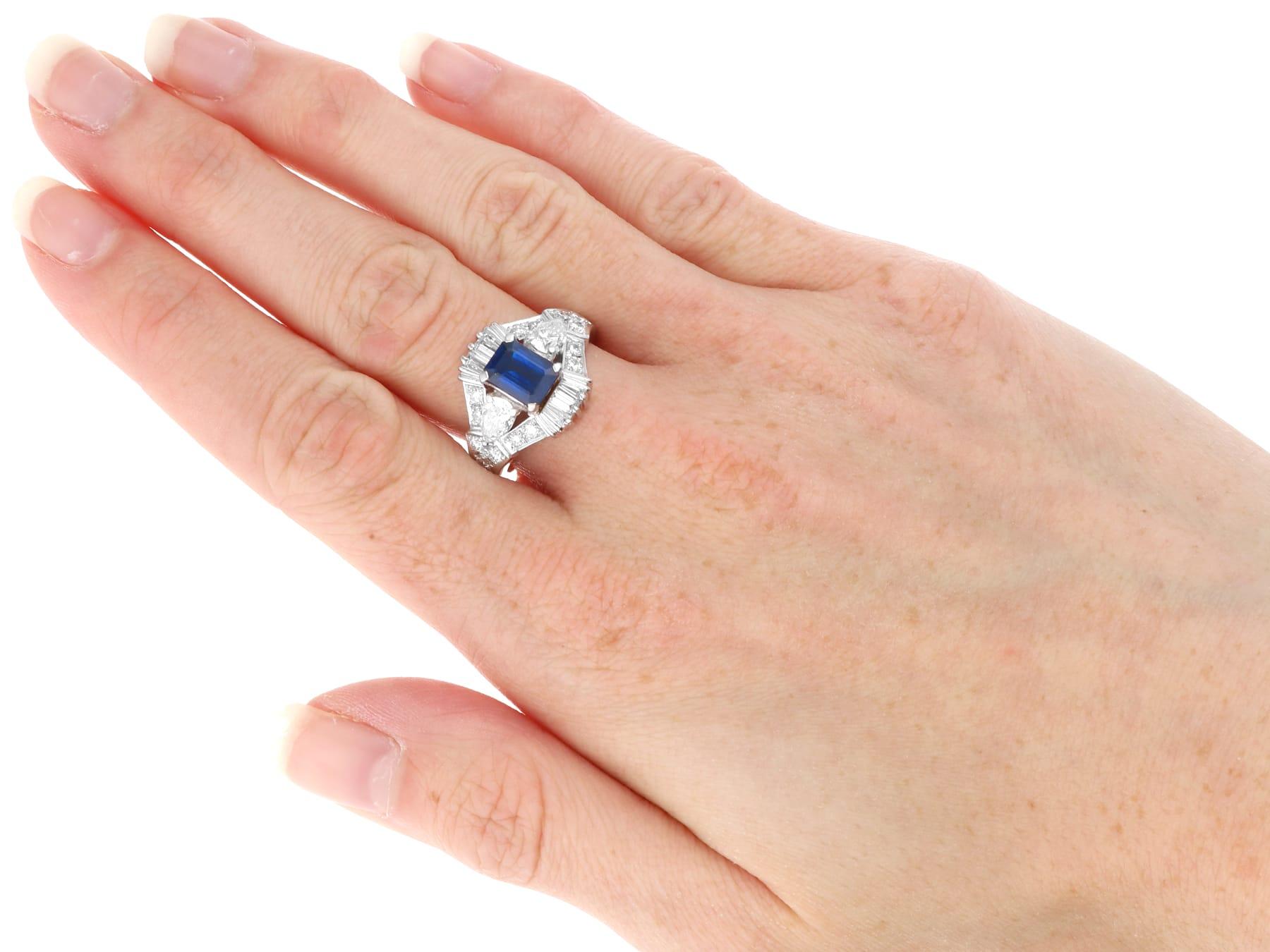 Zafiro vintage de 1,60 quilates Diamante de 1,99 quilates Anillo de vestido de platino Circa 1990 en venta 10