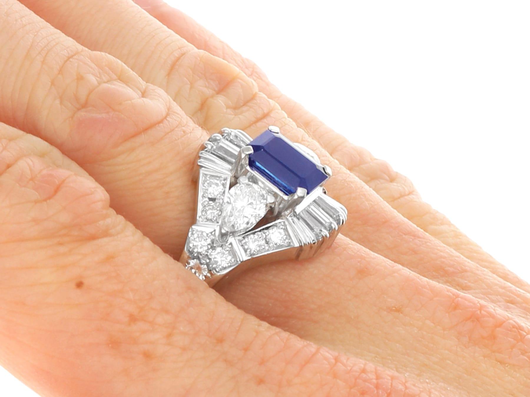 Zafiro vintage de 1,60 quilates Diamante de 1,99 quilates Anillo de vestido de platino Circa 1990 en venta 11