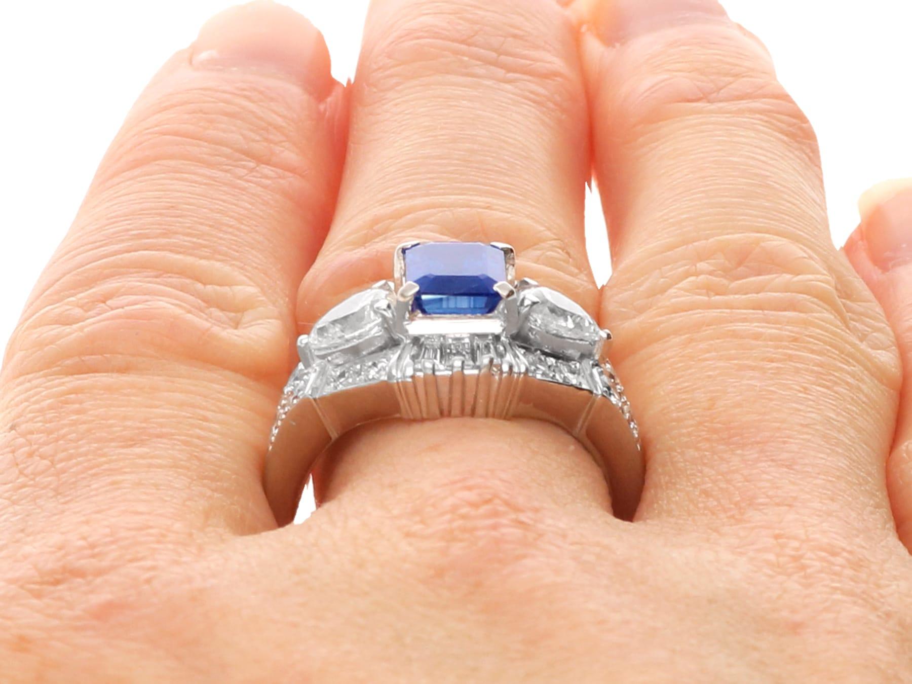 Zafiro vintage de 1,60 quilates Diamante de 1,99 quilates Anillo de vestido de platino Circa 1990 en venta 12