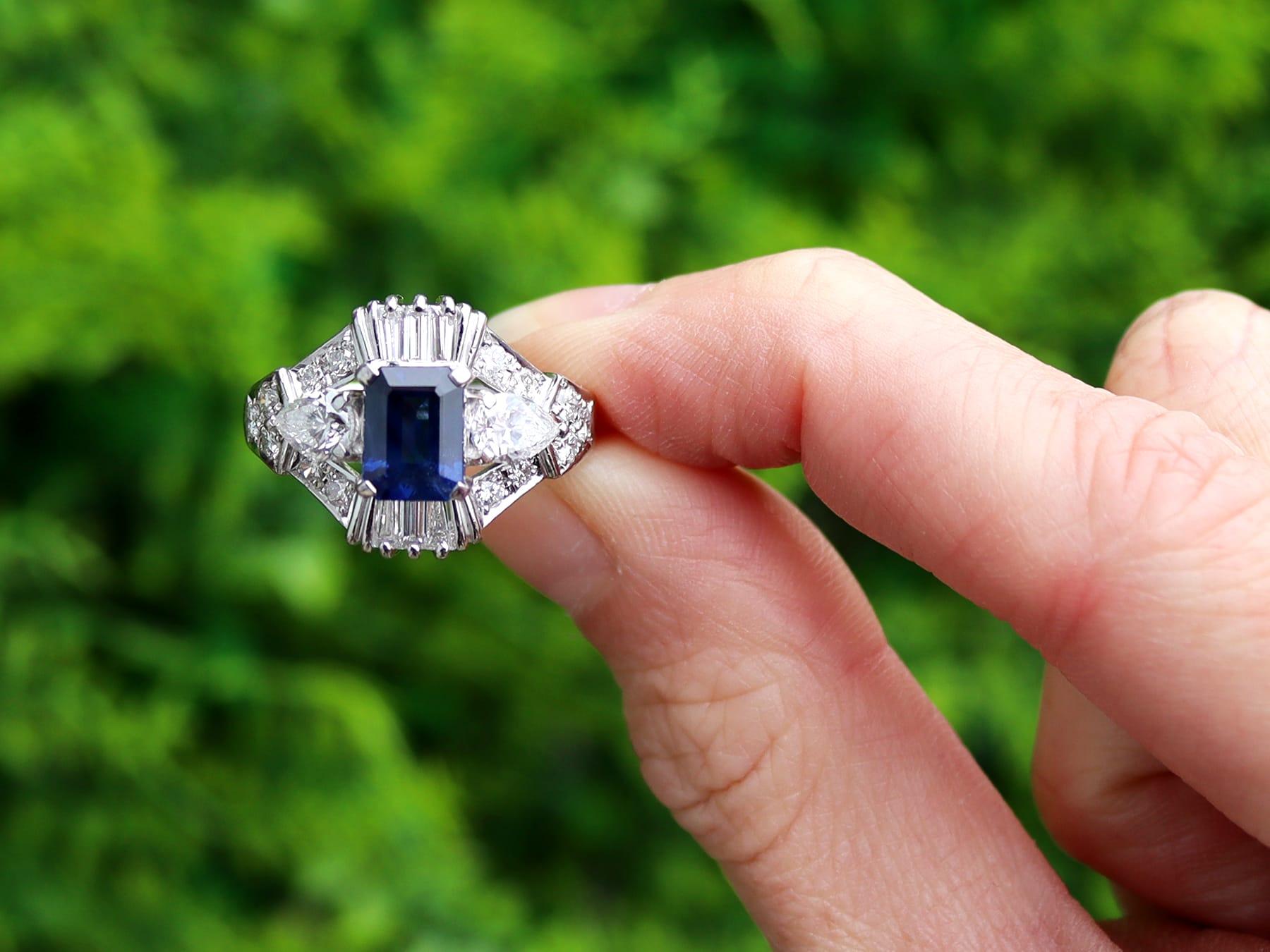 Un impresionante, fino e impresionante zafiro vintage de 1,60 quilates y diamante de 1,99 quilates, anillo de vestido de platino; forma parte de nuestra colección de joyas de zafiro.

Este asombroso, fino e impresionante anillo de zafiro vintage ha