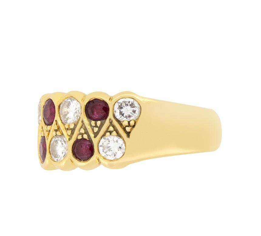 Anillo vintage de racimo de diamantes y rubíes de 1,60 ct, c.1960 Corte redondo en venta