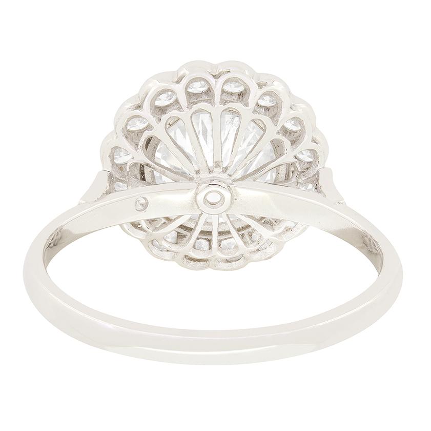 Anillo vintage con racimo de diamantes de 1,60 ct, c.1950 en Bueno estado para la venta en London, GB