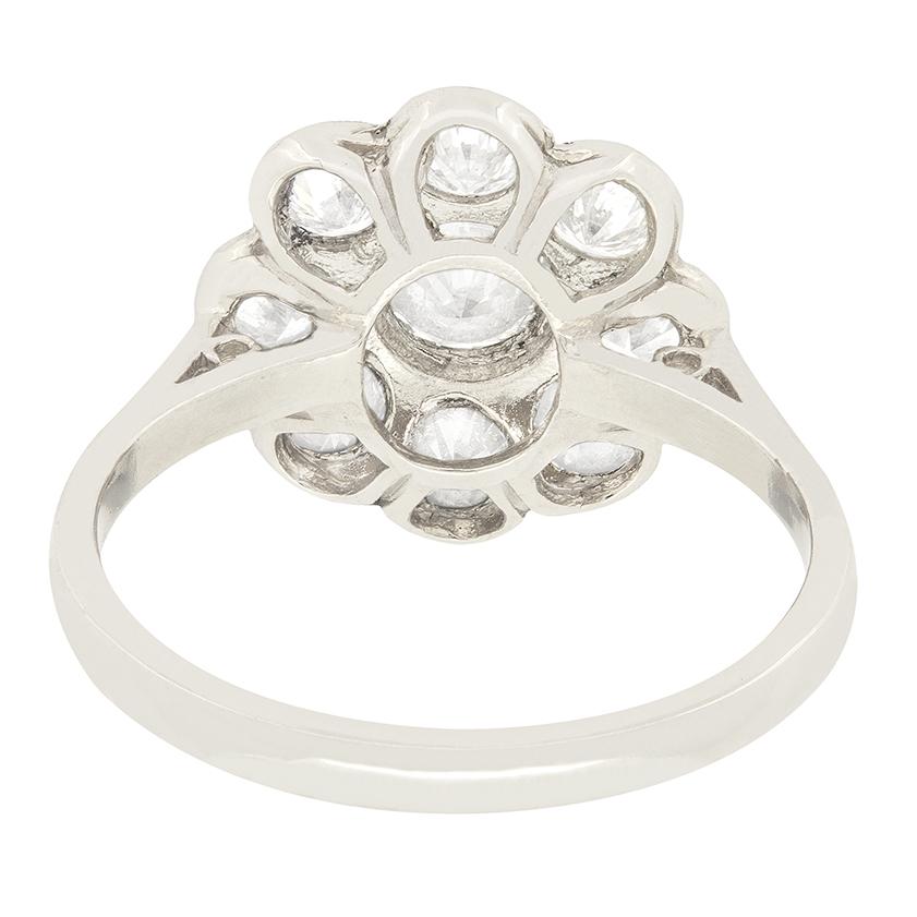 Vintage 1.60 Carat Diamond Daisy Cluster Ring, circa 1970s In Good Condition For Sale In London, GB