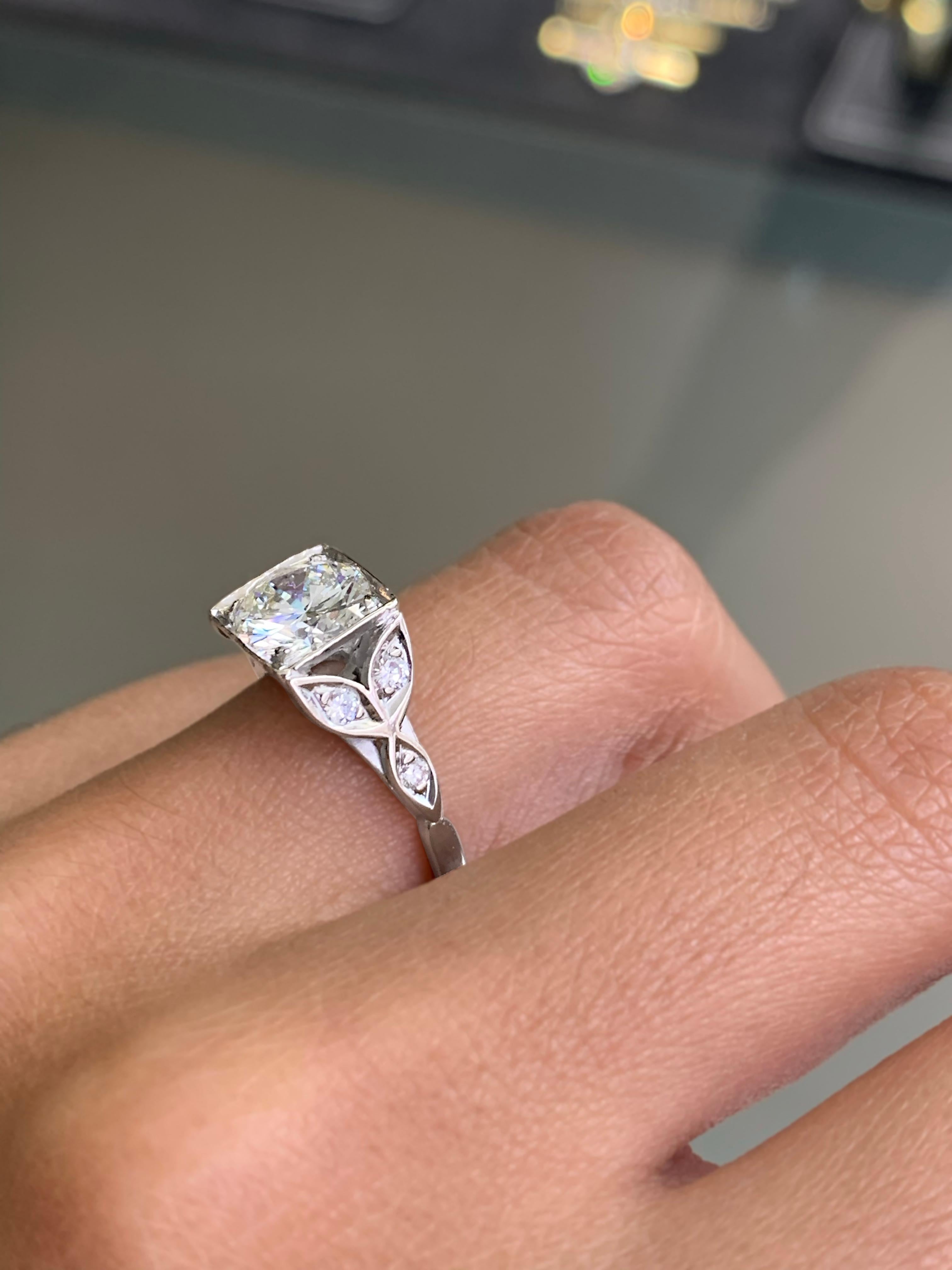 Brilliant Cut Vintage 1.58 Carat Diamond Platinum Engagement Ring, circa 1950s