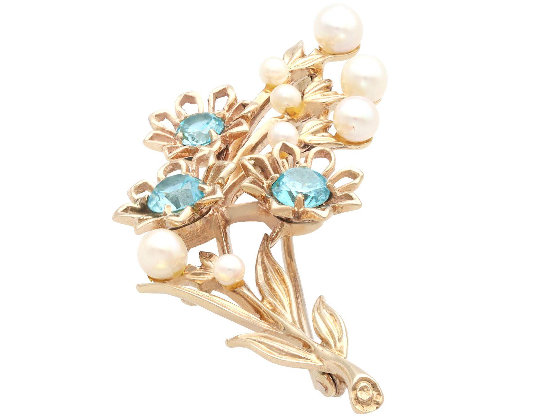 Round Cut Vintage 1.61 Carat High Zircon and Pearl Yellow Gold Brooch For Sale