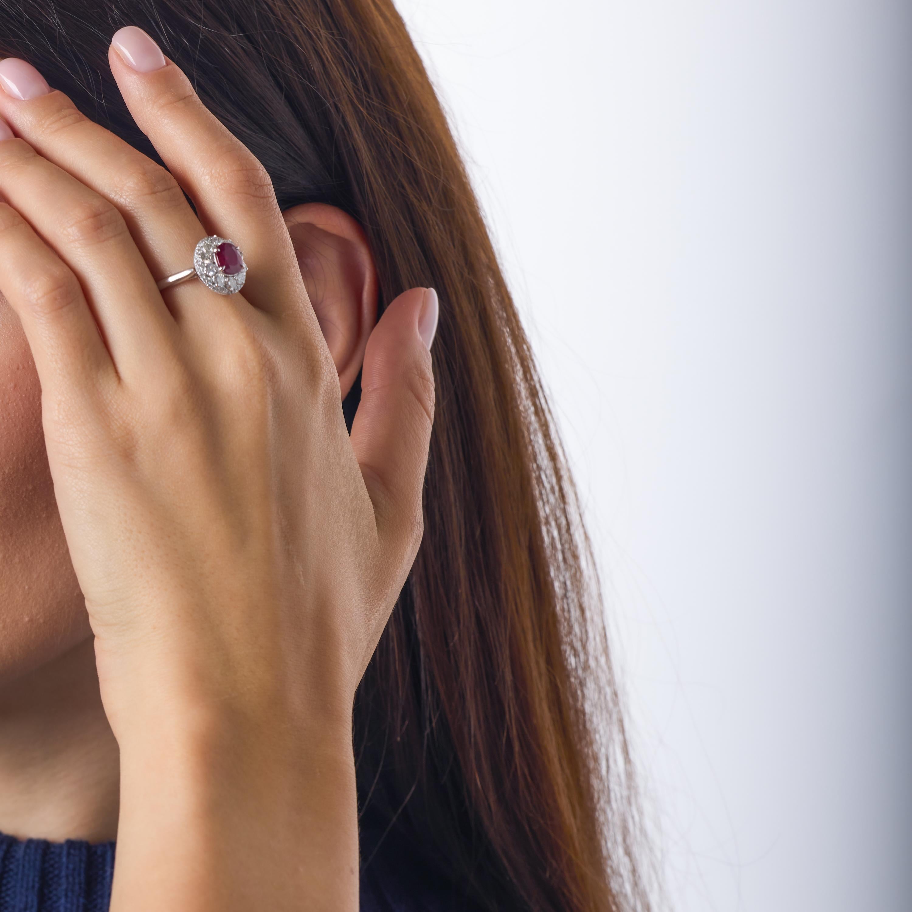 Vintage 1,61 Karat Rubin-Diamant-Platin-Cluster-Ring im Zustand „Gut“ im Angebot in Beverly Hills, CA