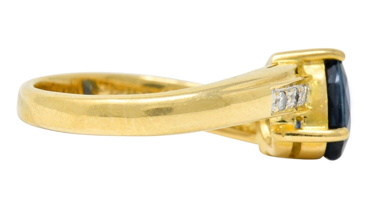 Contemporary Vintage 1.61 Carat Sapphire Diamond 18 Karat Gold Bypass Ring For Sale