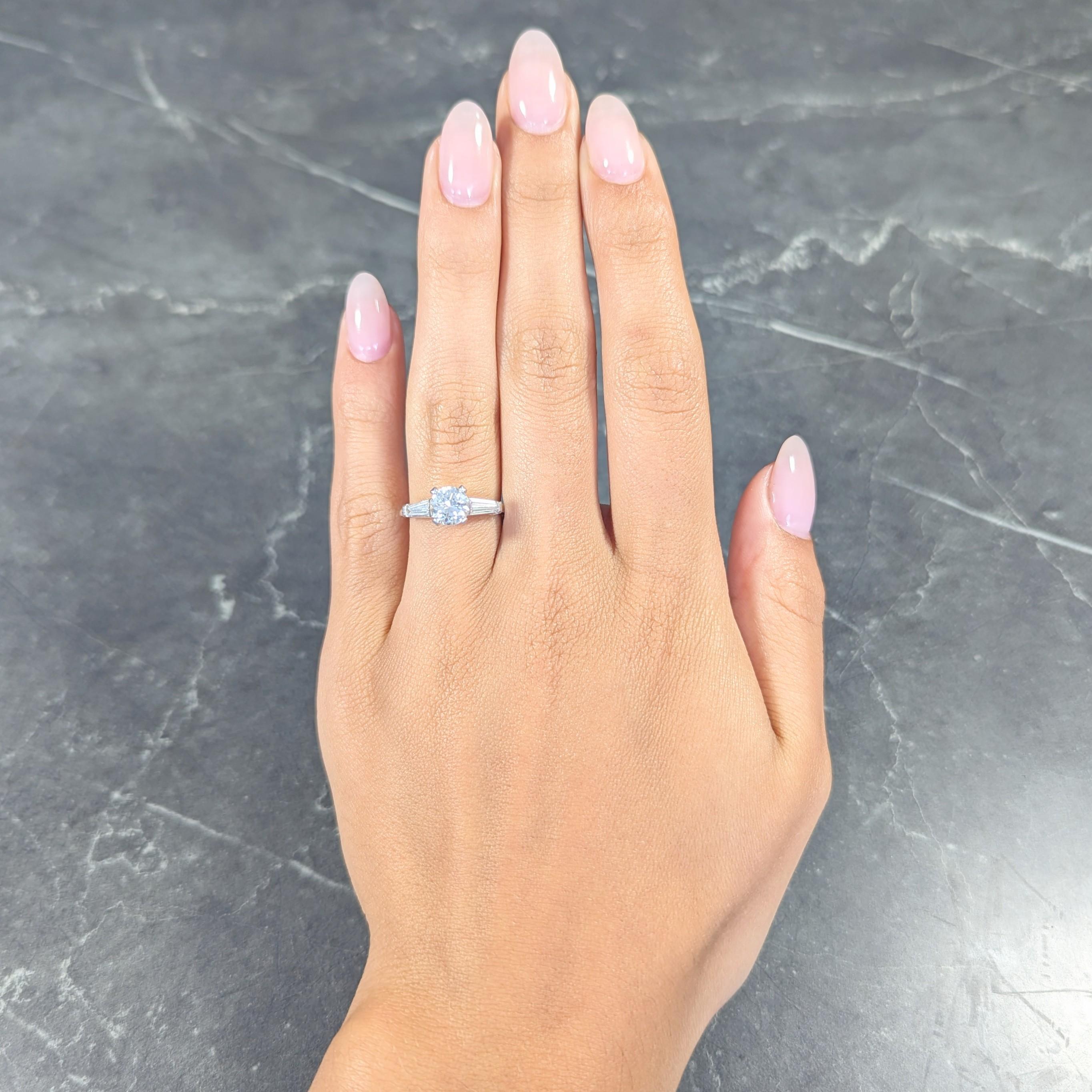 Bague de fiançailles vintage à trois pierres en platine avec diamant européen ancien de 1,61 carat en vente 5