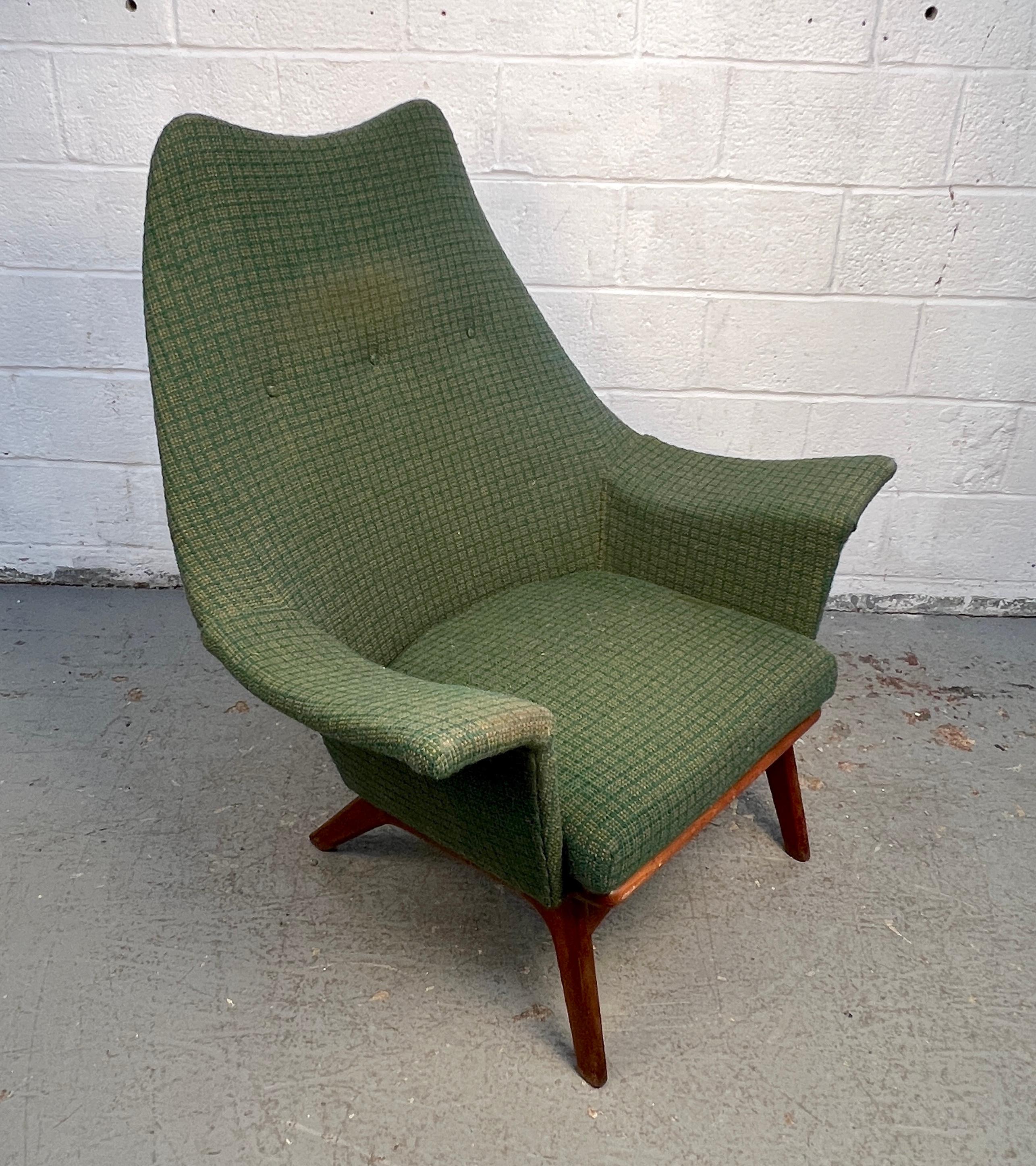 Chaise de salon iconique du milieu du siècle 1611-C, conçue par Adrian Pearsall, dotée d'un cadre sculptural et d'un revêtement vert vibrant. Cette pièce incarne le mélange de formes audacieuses et de confort propre à Pearsall, ce qui en fait un