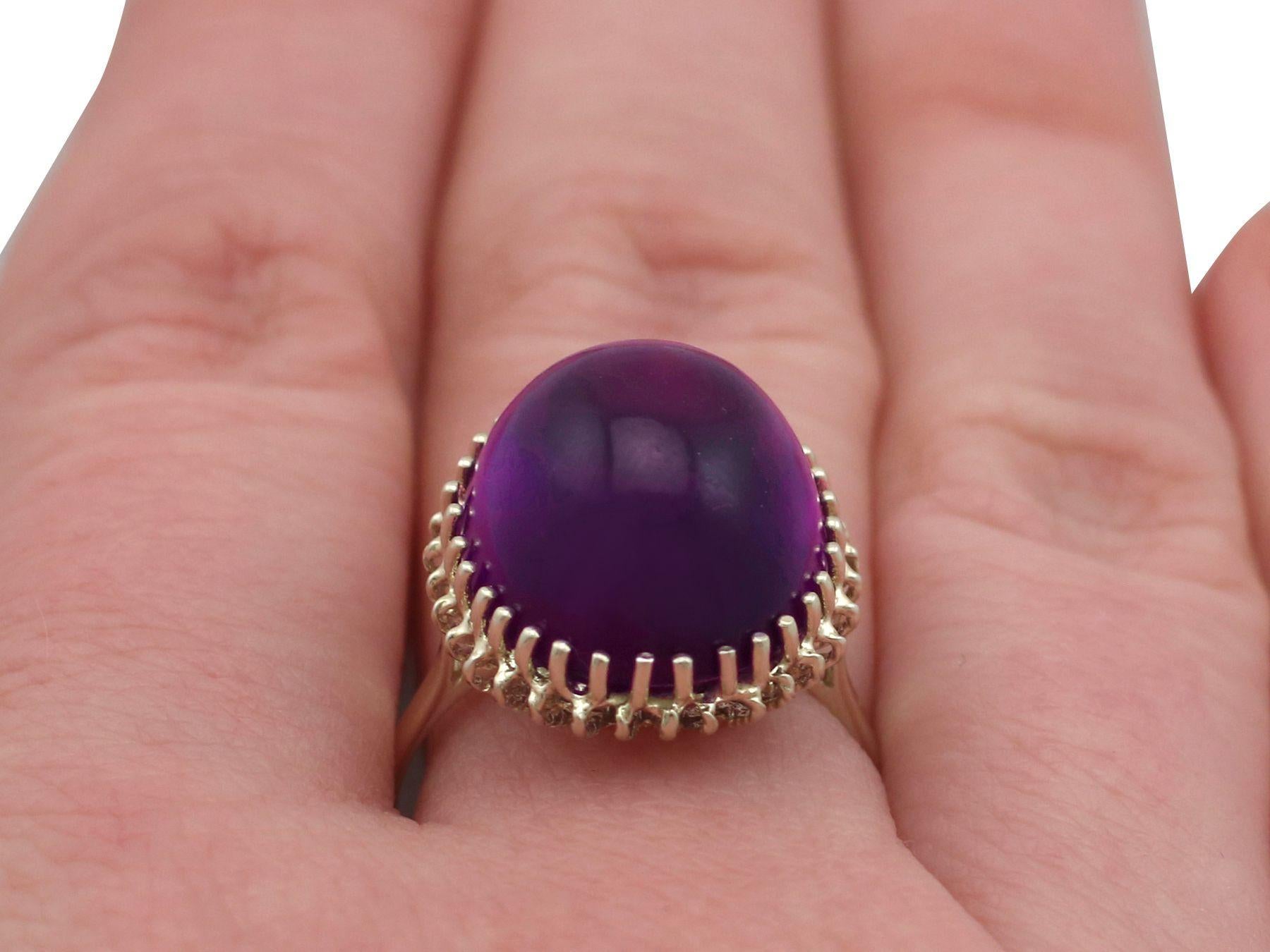 Vintage 16.13 Carat Cabochon Cut Amethyst and Yellow Gold Cocktail Ring For Sale 1