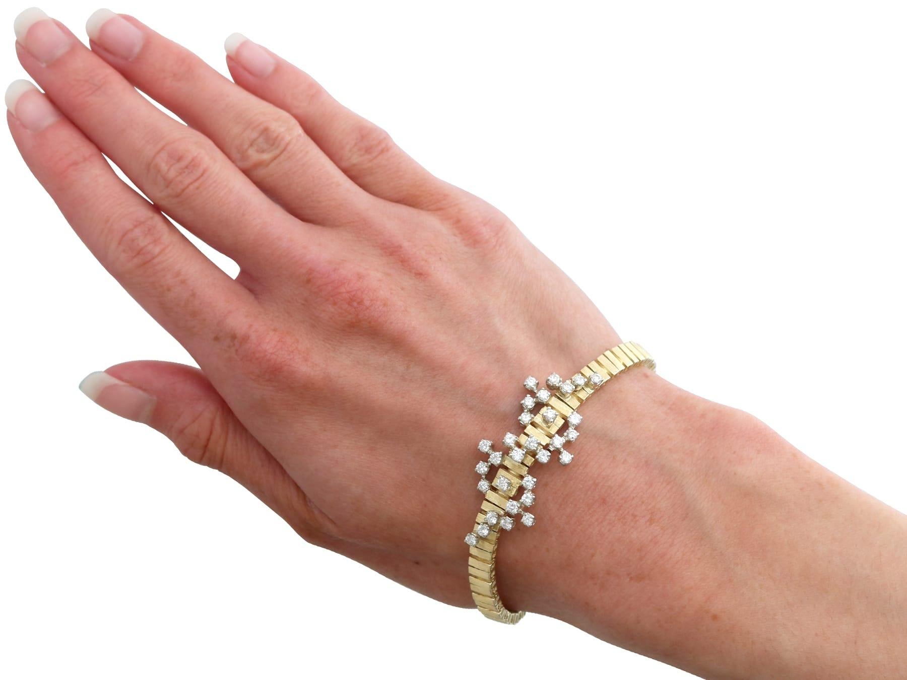 Vintage 1.65 Carat Diamond and 18k Yellow Gold Bracelet Circa 1990 For Sale 8