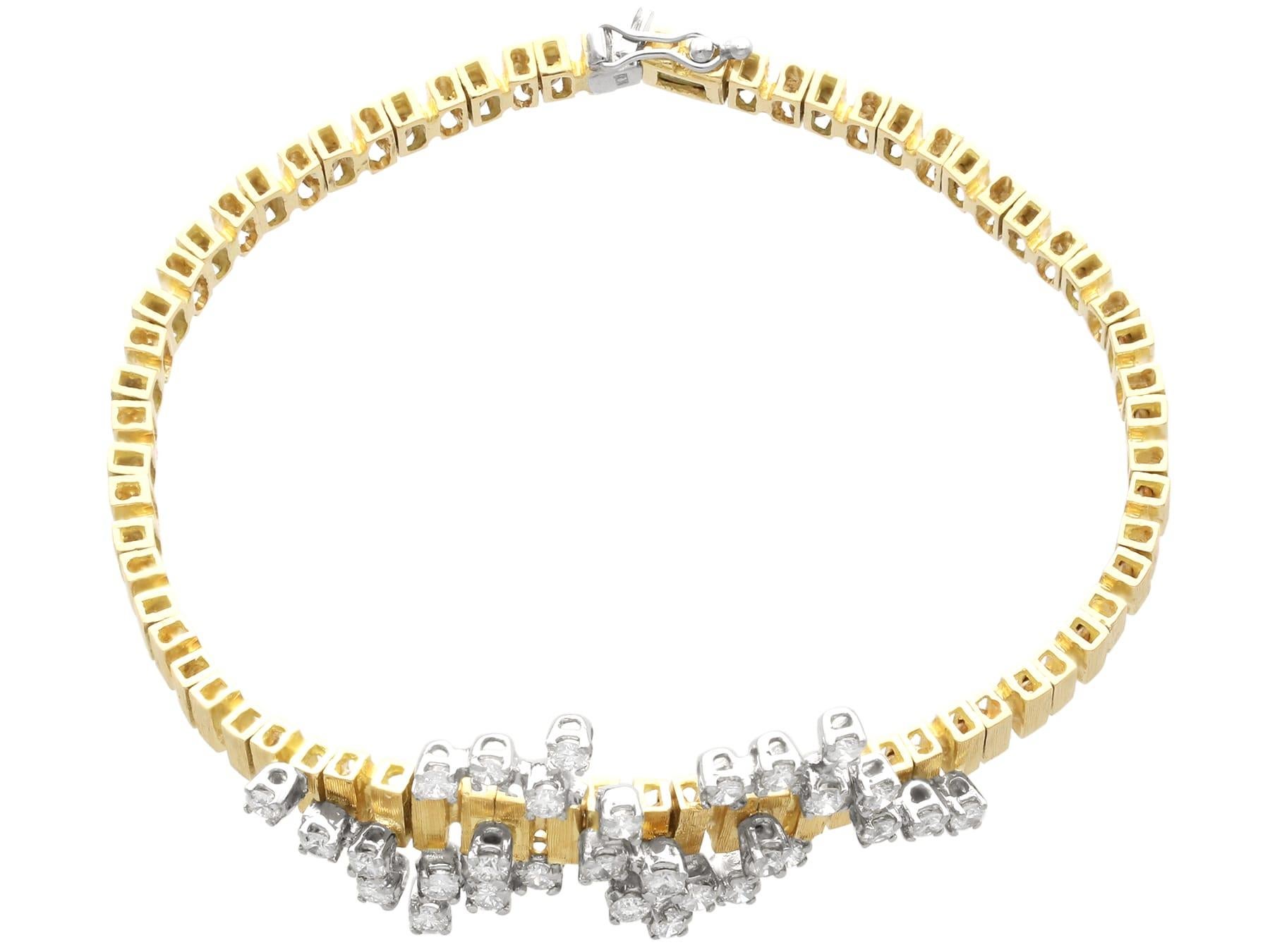 Women's or Men's Vintage 1.65 Carat Diamond and 18k Yellow Gold Bracelet Circa 1990 For Sale