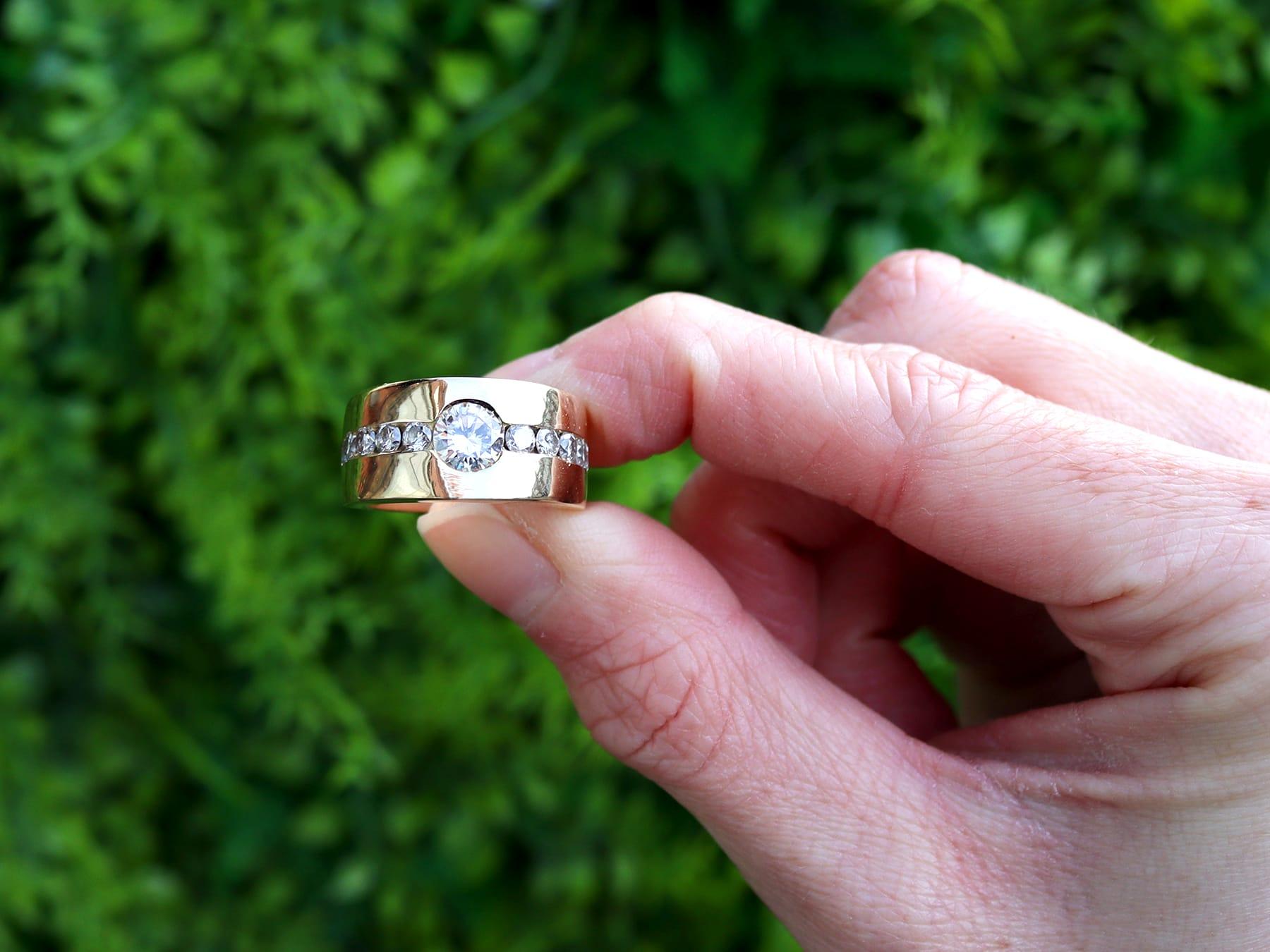 A stunning, fine and impressive, vintage 1.65 carat diamond and 18 karat yellow gold ring; part of our vintage gold jewelry and jewelry collections.

This stunning, fine and impressive vintage diamond ring has been crafted in 18k yellow gold.

The
