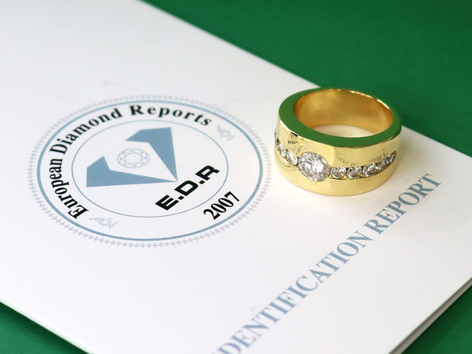 Round Cut Vintage 1.65 Carat Diamond and 18k Yellow Gold Ring Circa 1990 For Sale