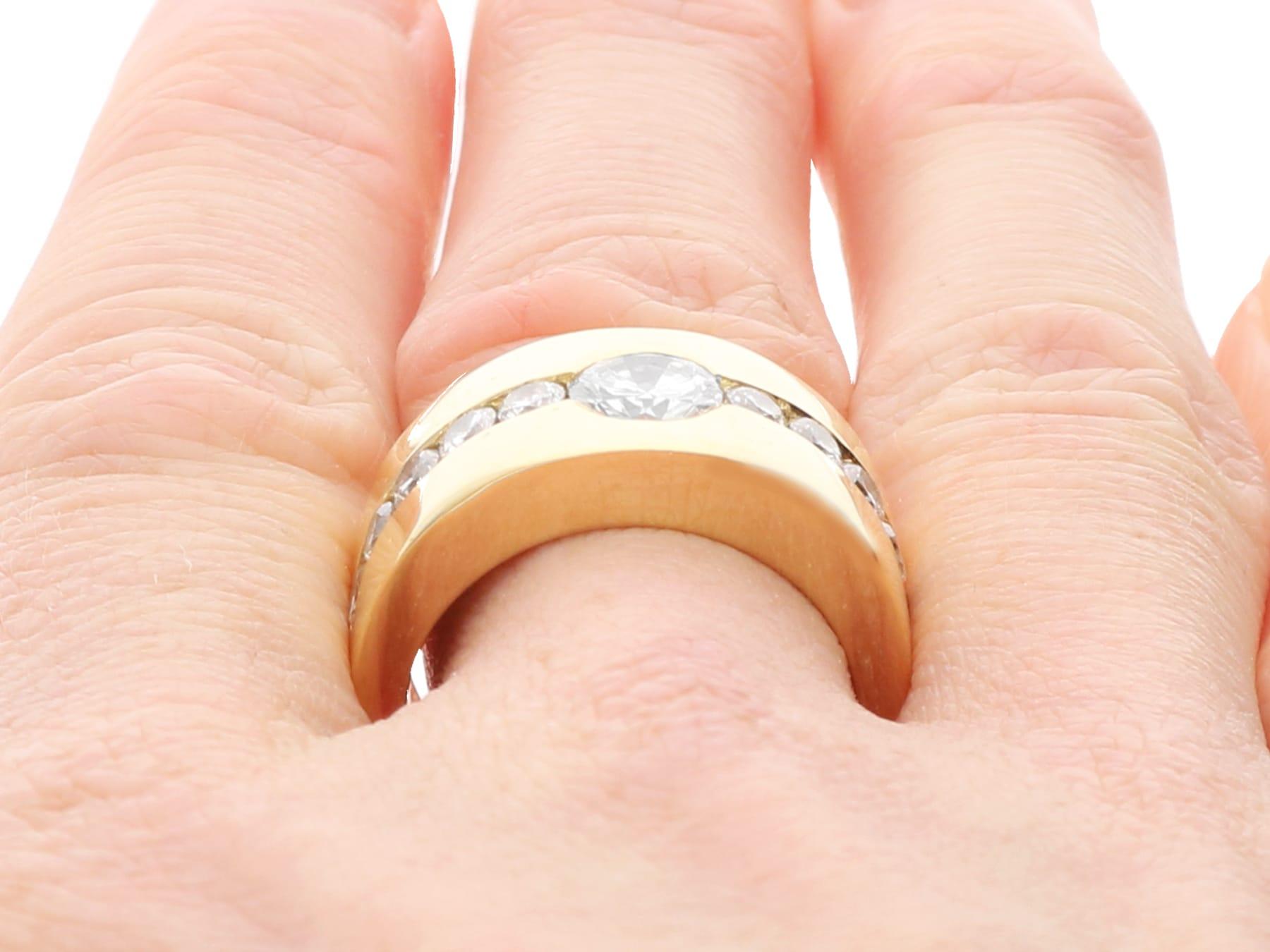 Vintage 1.65 Carat Diamond and 18k Yellow Gold Ring Circa 1990 For Sale 4