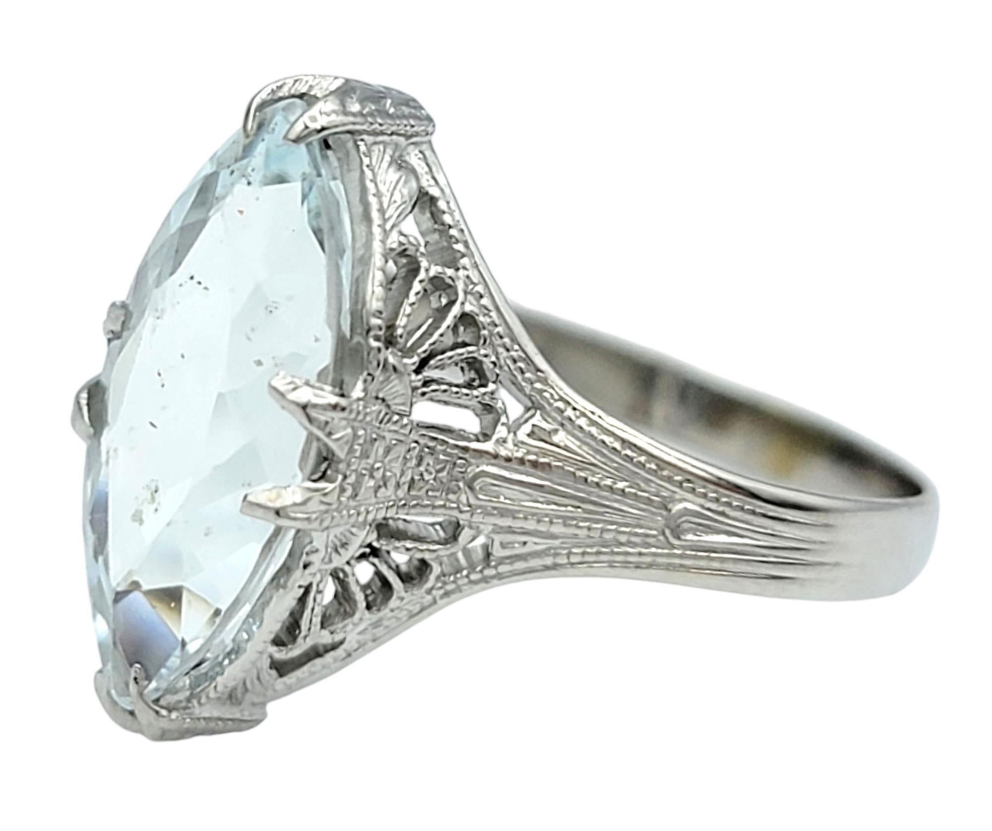 Contemporary Vintage 1.65 Carat Marquise Cut Aquamarine Solitaire Ring in 18 Karat White Gold For Sale