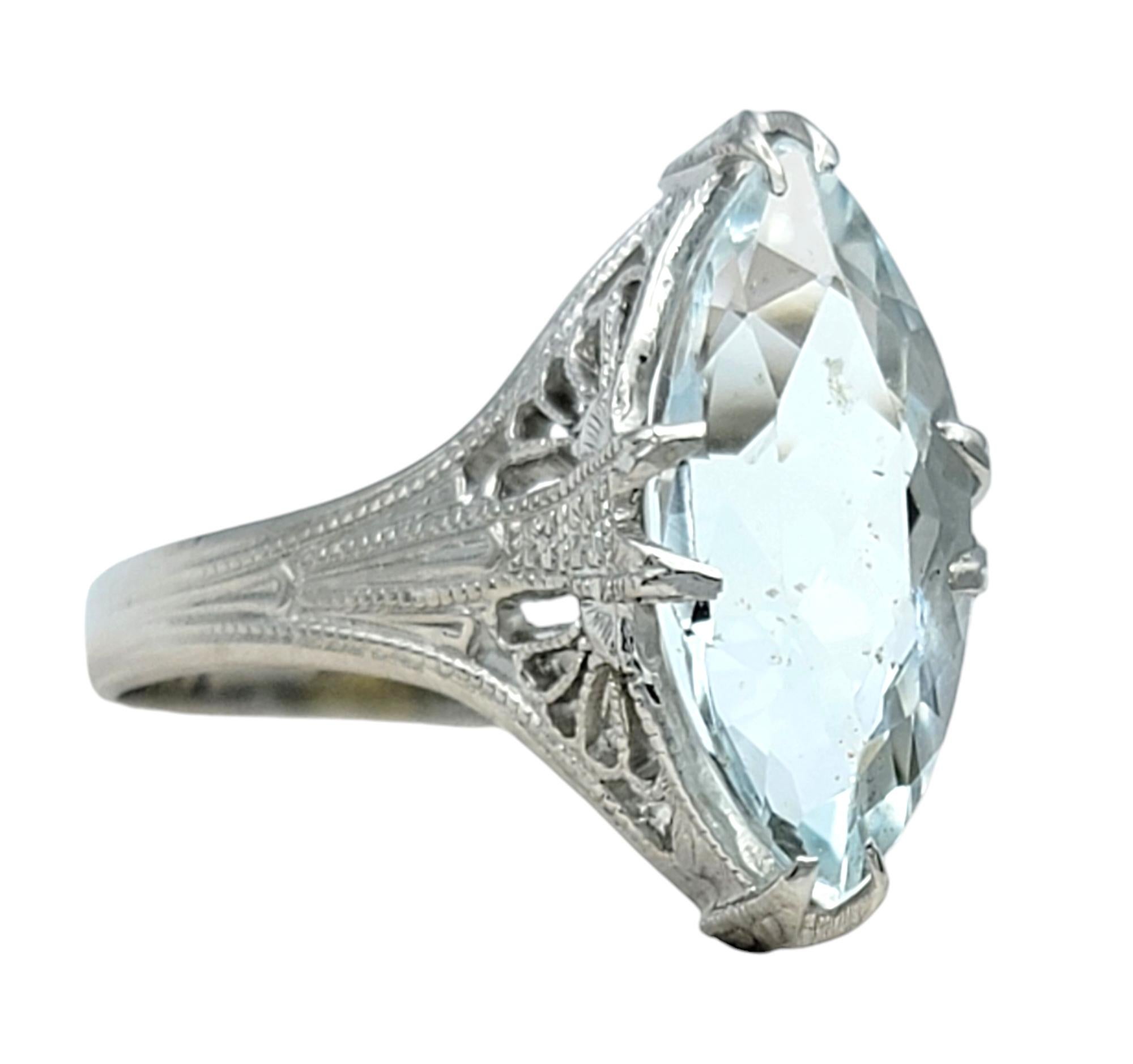 Vintage 1.65 Carat Marquise Cut Aquamarine Solitaire Ring in 18 Karat White Gold In Good Condition For Sale In Scottsdale, AZ