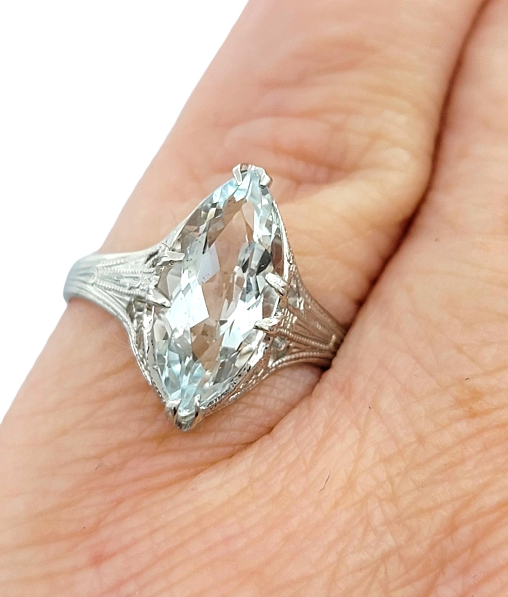 Vintage 1.65 Carat Marquise Cut Aquamarine Solitaire Ring in 18 Karat White Gold For Sale 3
