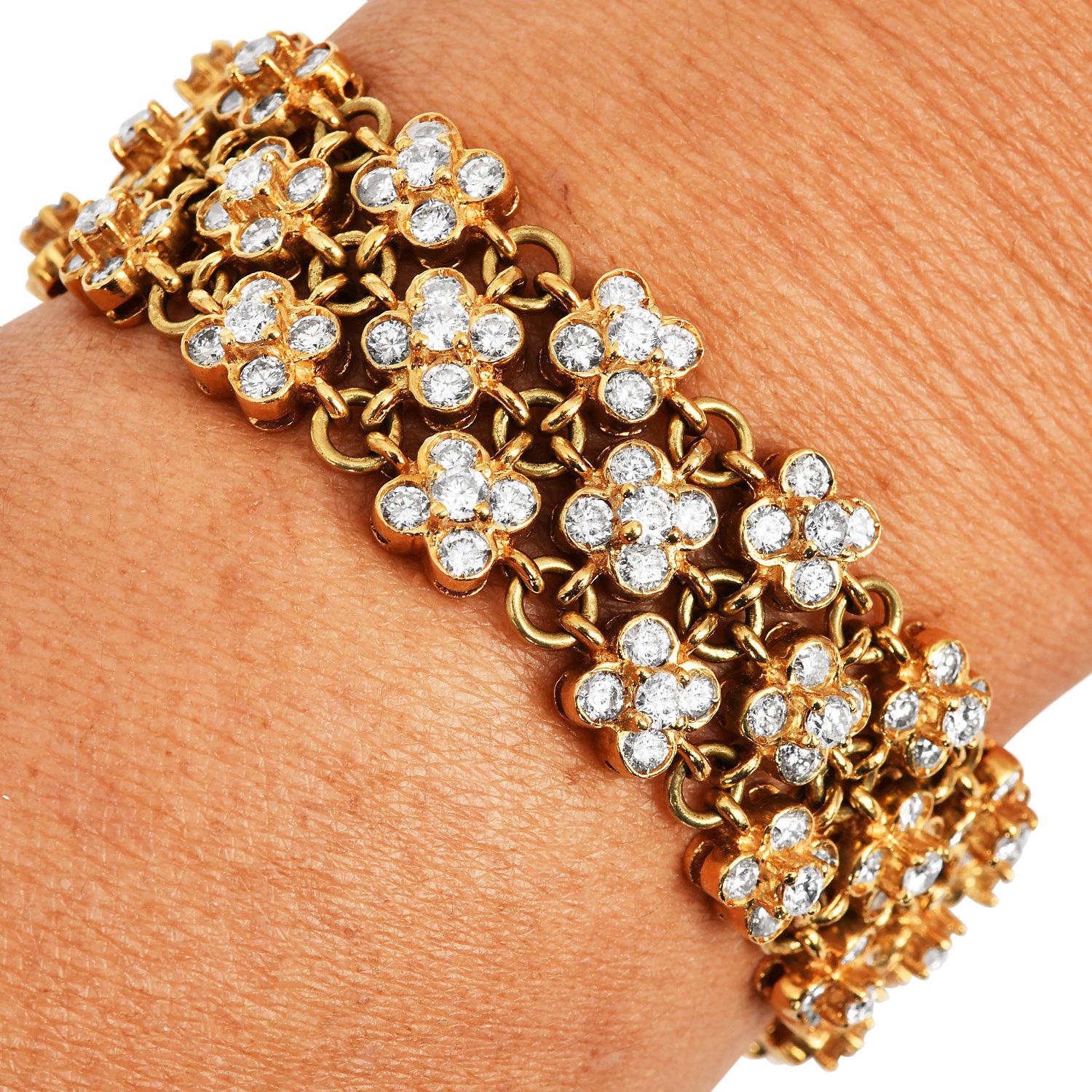 Bracelet vintage à trois rangées de diamants 16,50 carats et or 18 carats à motif de fleurs en vente 1