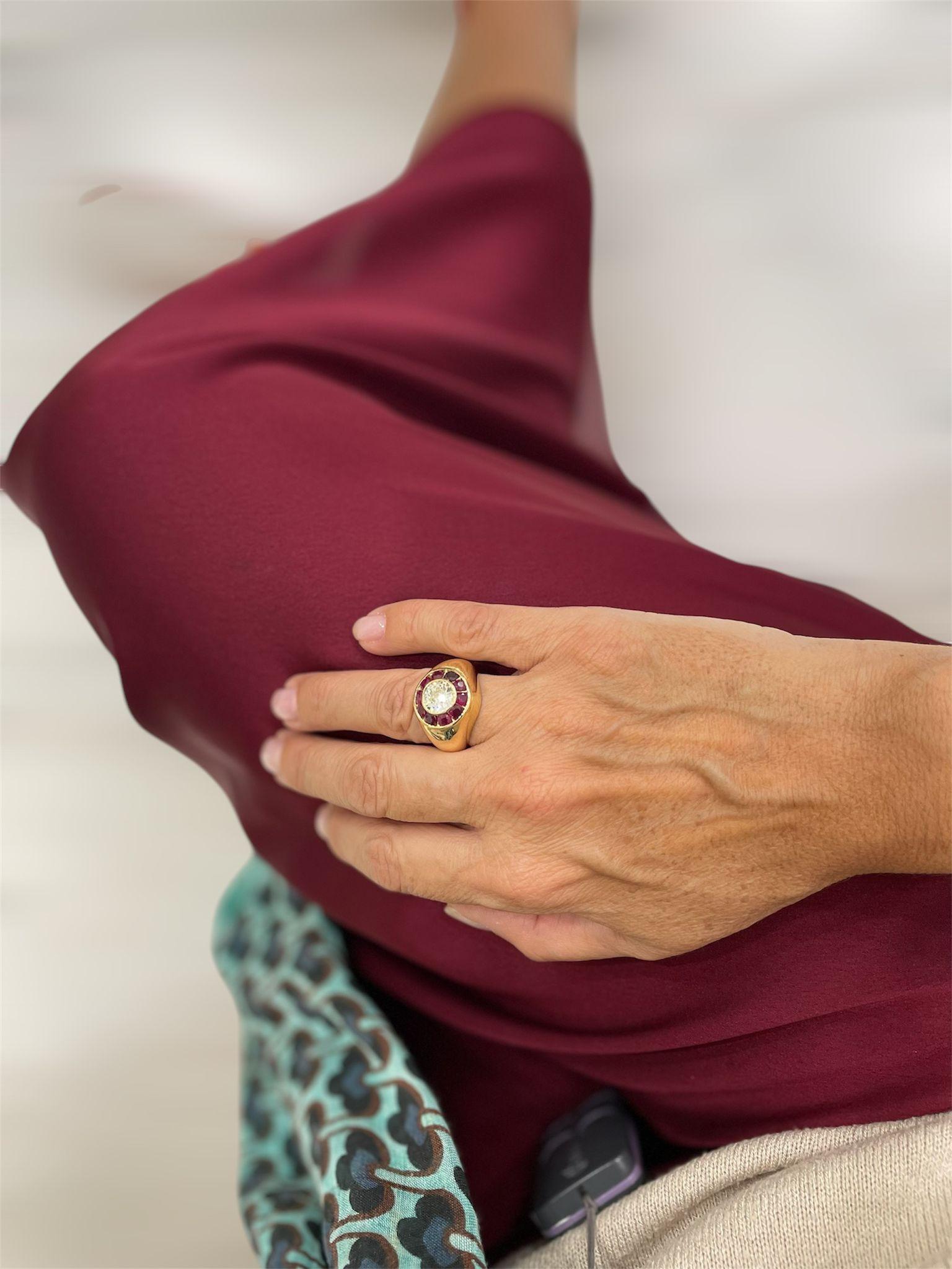 Anillo de cóctel vintage de rubí y diamantes de 1.66 quilates en venta 3