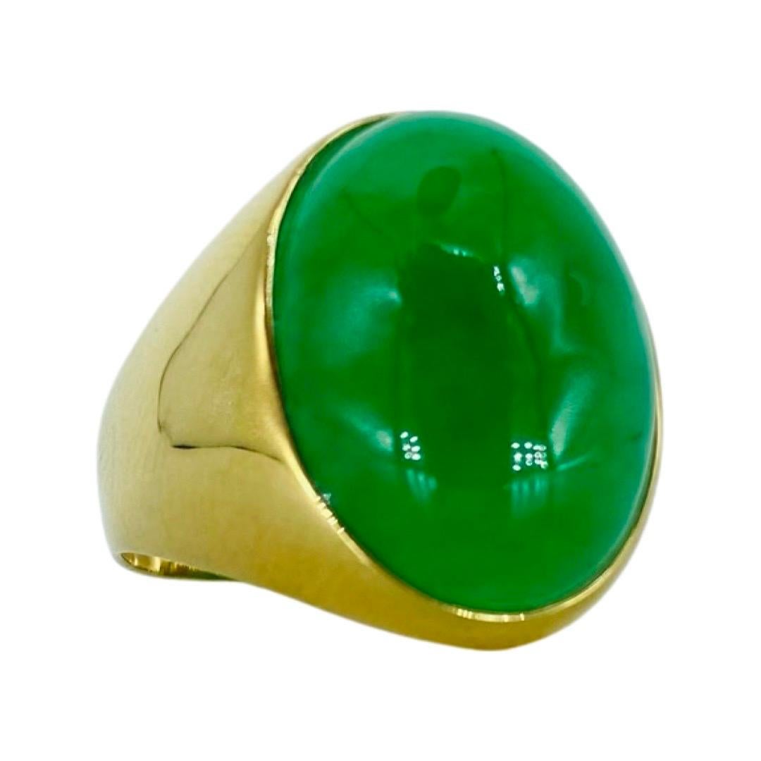 Vintage 16.65 Carat Jade Cabochon Dome Cocktail Ring 14k In Excellent Condition For Sale In Miami, FL
