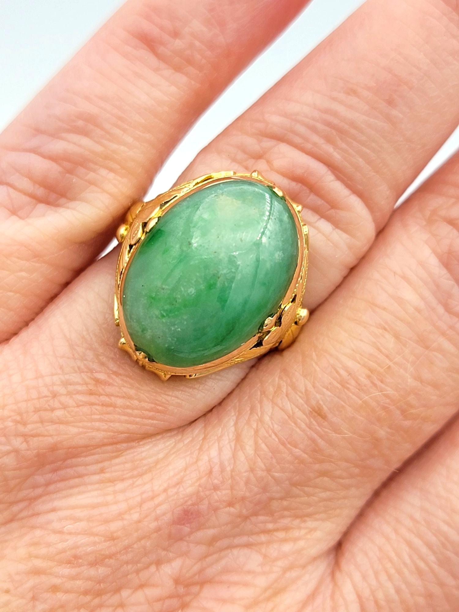 Women's Vintage 16.76 Carat Oval Cabochon Jade Cocktail Ring in 20 Karat Yellow Gold For Sale
