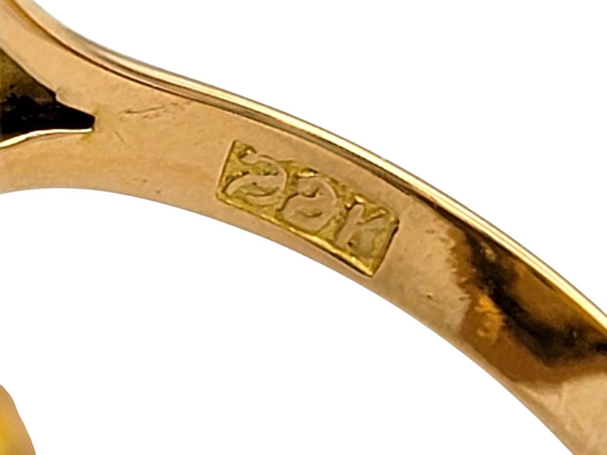 Vintage 16.76 Carat Oval Cabochon Jade Cocktail Ring in 20 Karat Yellow Gold For Sale 2