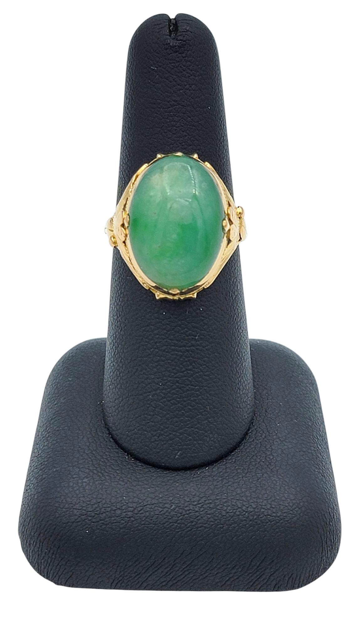 Vintage 16.76 Carat Oval Cabochon Jade Cocktail Ring in 20 Karat Yellow Gold For Sale 4