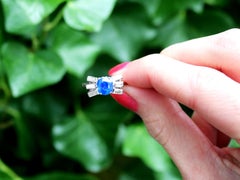 Anello cocktail vintage con zaffiro del Kashmir da 1,69 carati e diamante da 0,60 carati