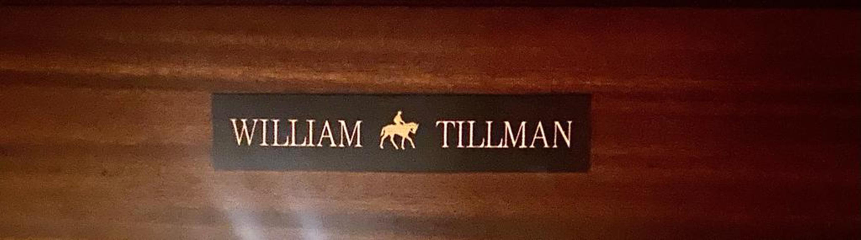 Vintage Dining Table by William Tillman & 18 Dining Chairs, 20th C 3