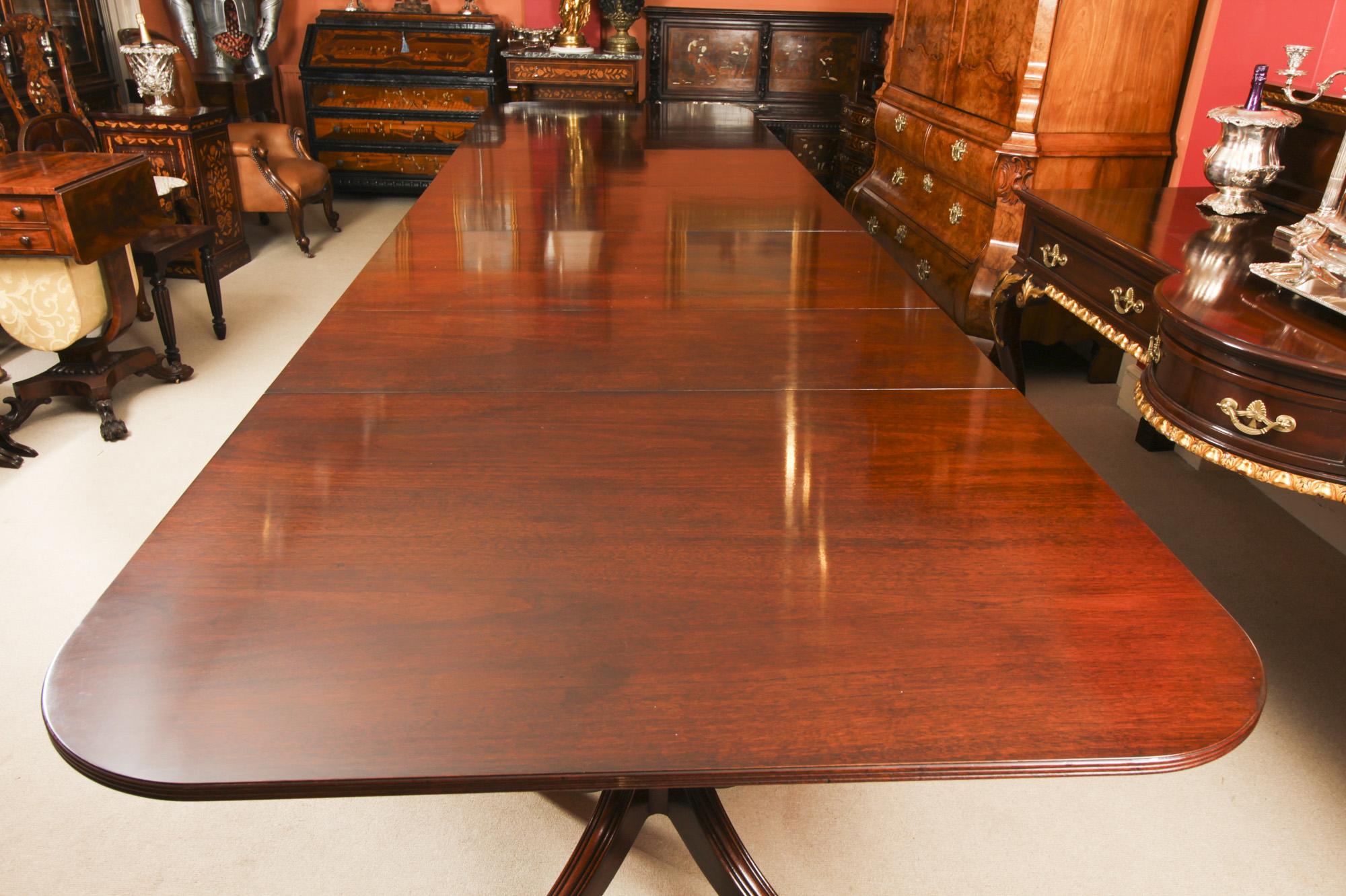 Vintage Dining Table by William Tillman & 18 Dining Chairs, 20th C 4